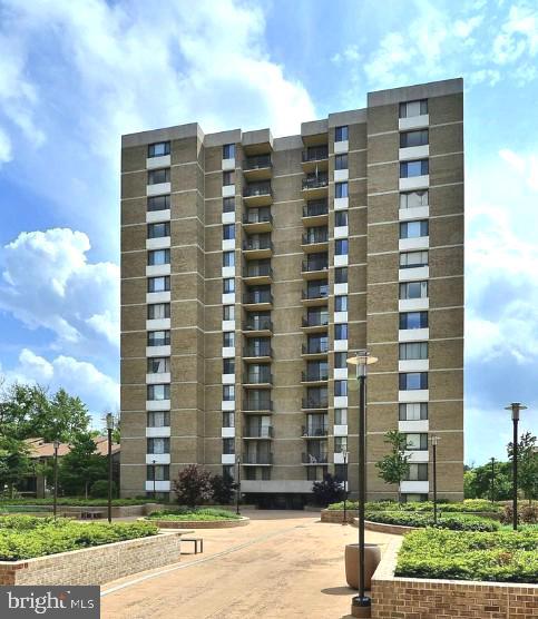 AMERICANA CENTRE - Residential Lease
