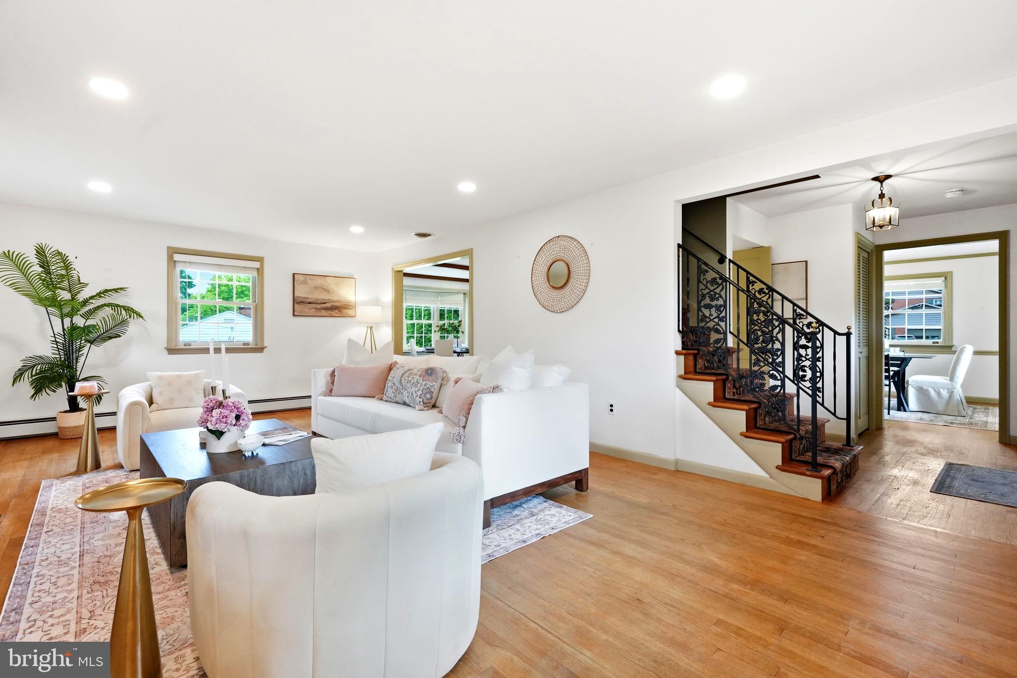 COUNTRY CLUB ESTATES - Residential