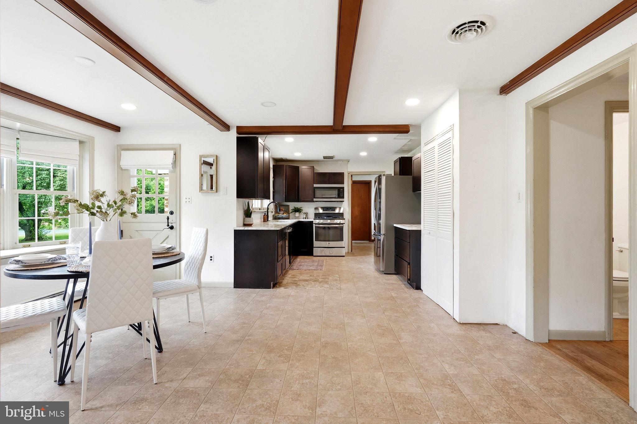 COUNTRY CLUB ESTATES - Residential