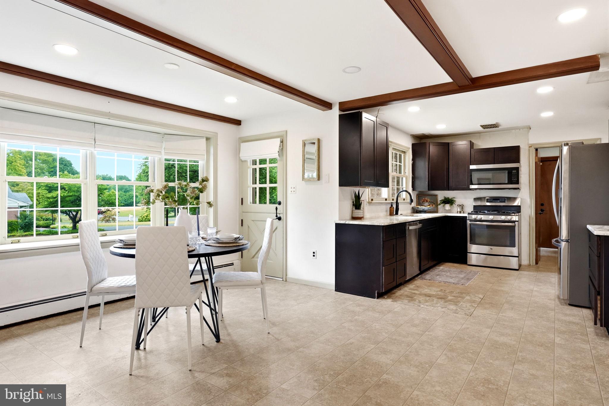 COUNTRY CLUB ESTATES - Residential