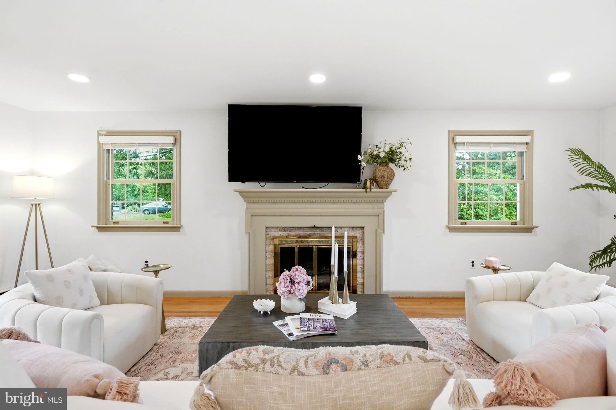 COUNTRY CLUB ESTATES - Residential