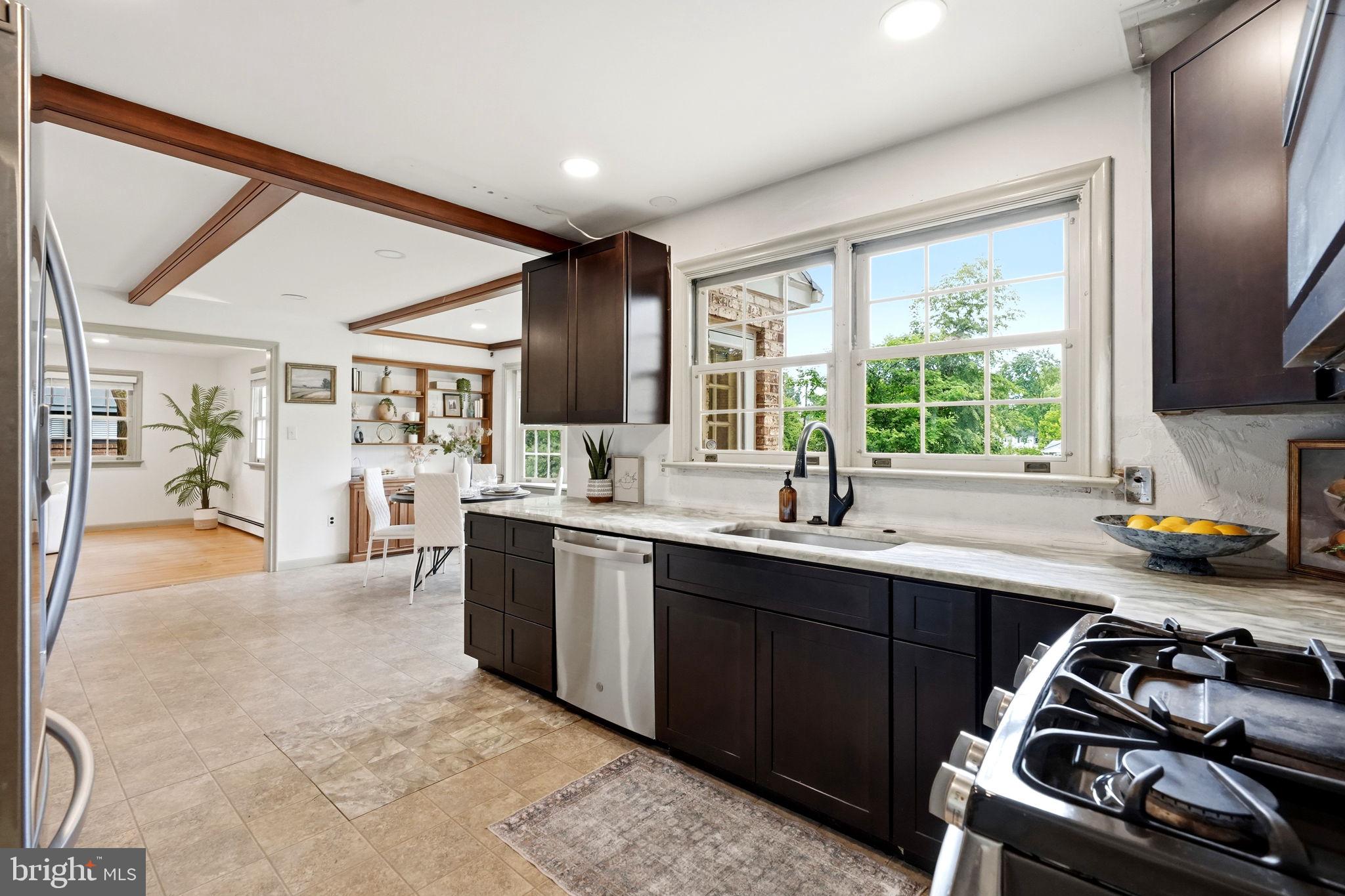COUNTRY CLUB ESTATES - Residential
