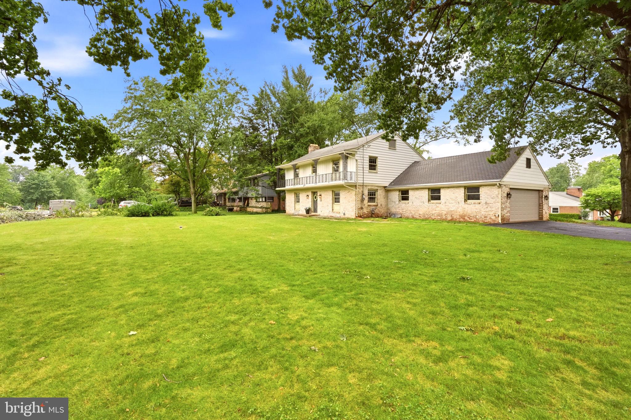 COUNTRY CLUB ESTATES - Residential