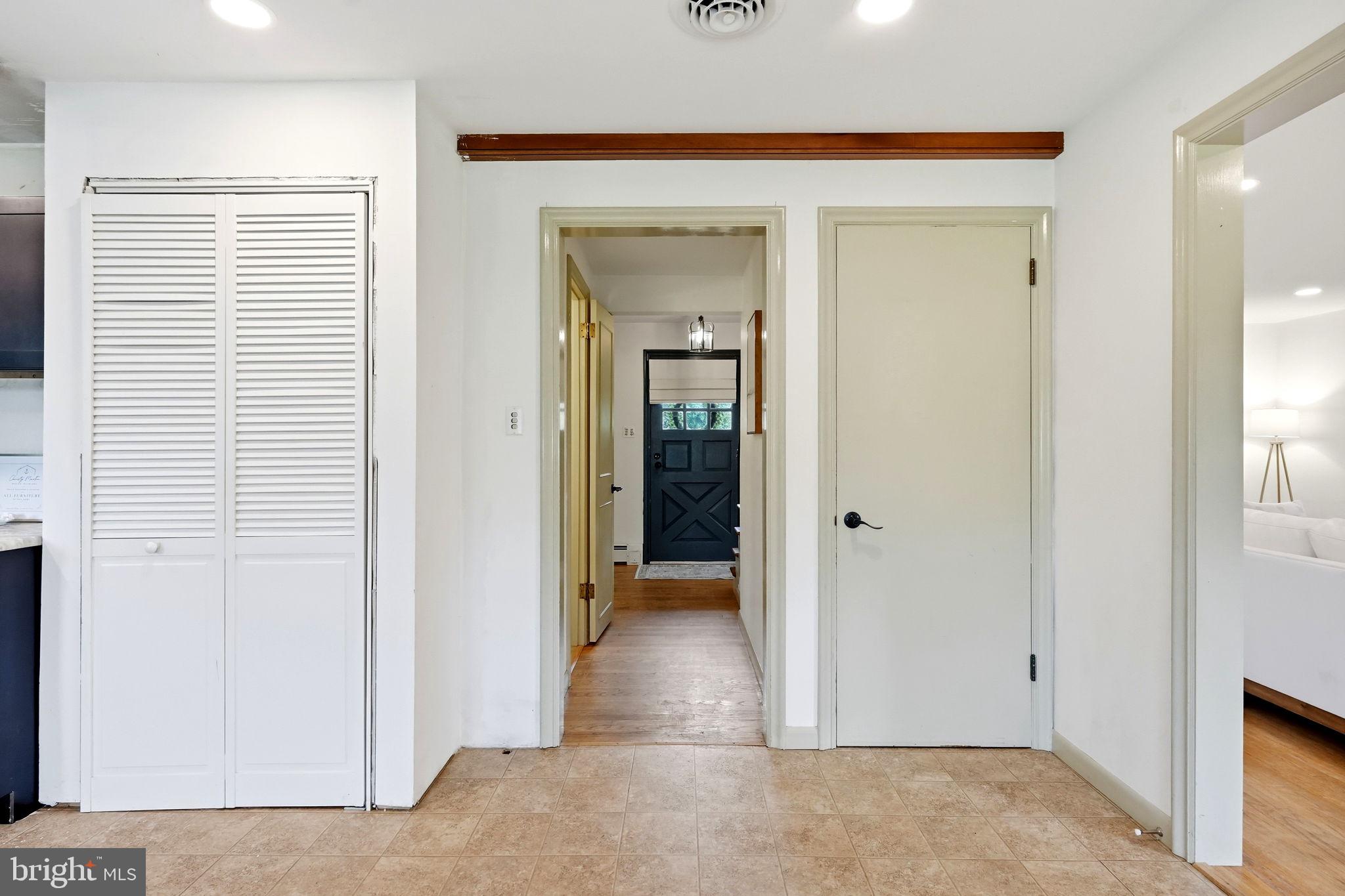 COUNTRY CLUB ESTATES - Residential