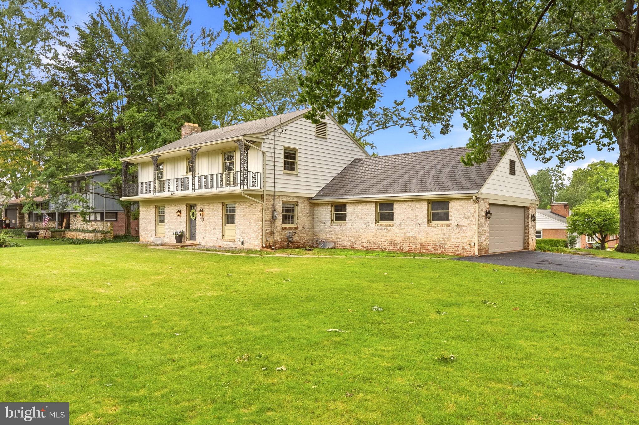 COUNTRY CLUB ESTATES - Residential