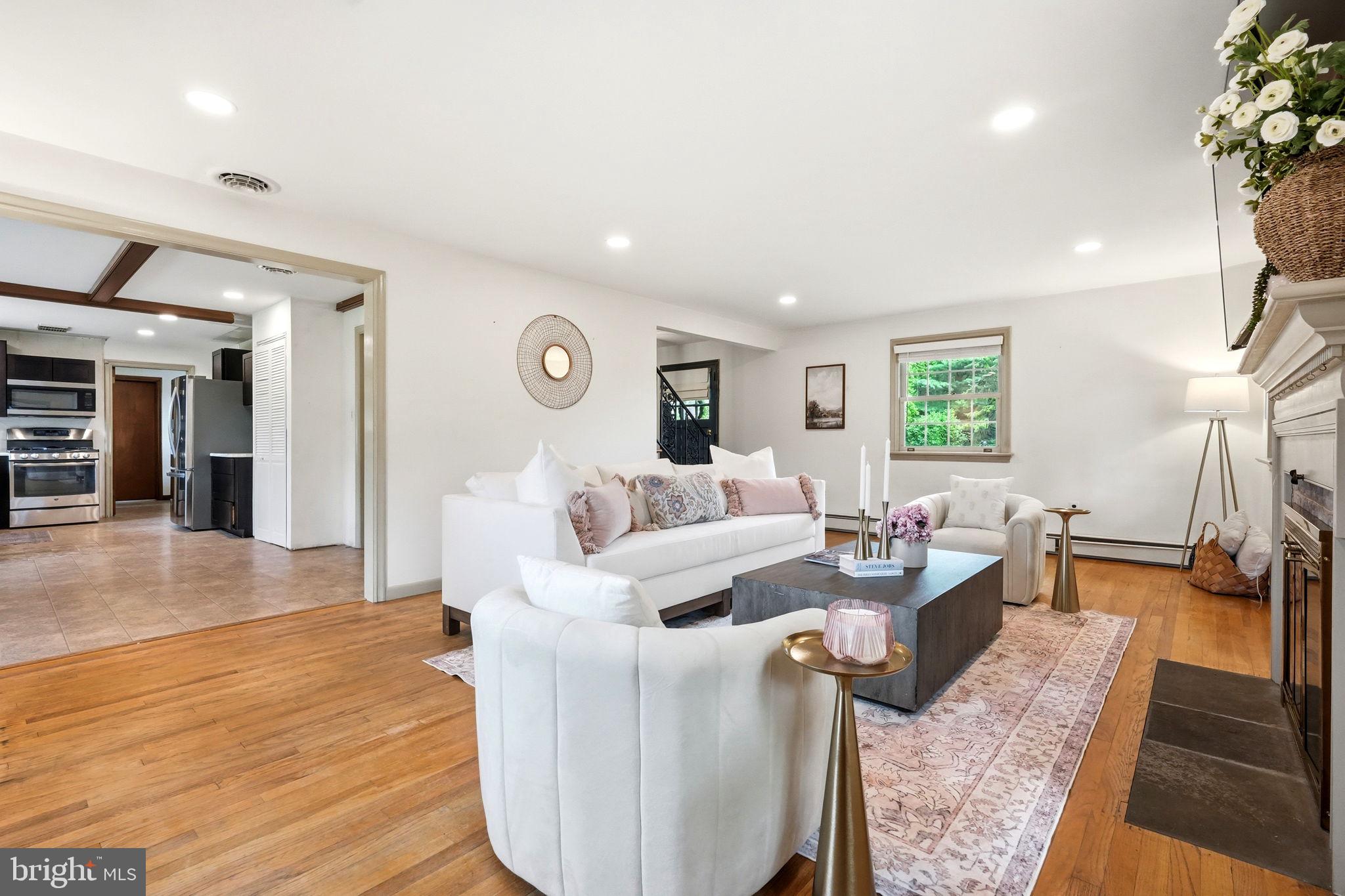COUNTRY CLUB ESTATES - Residential