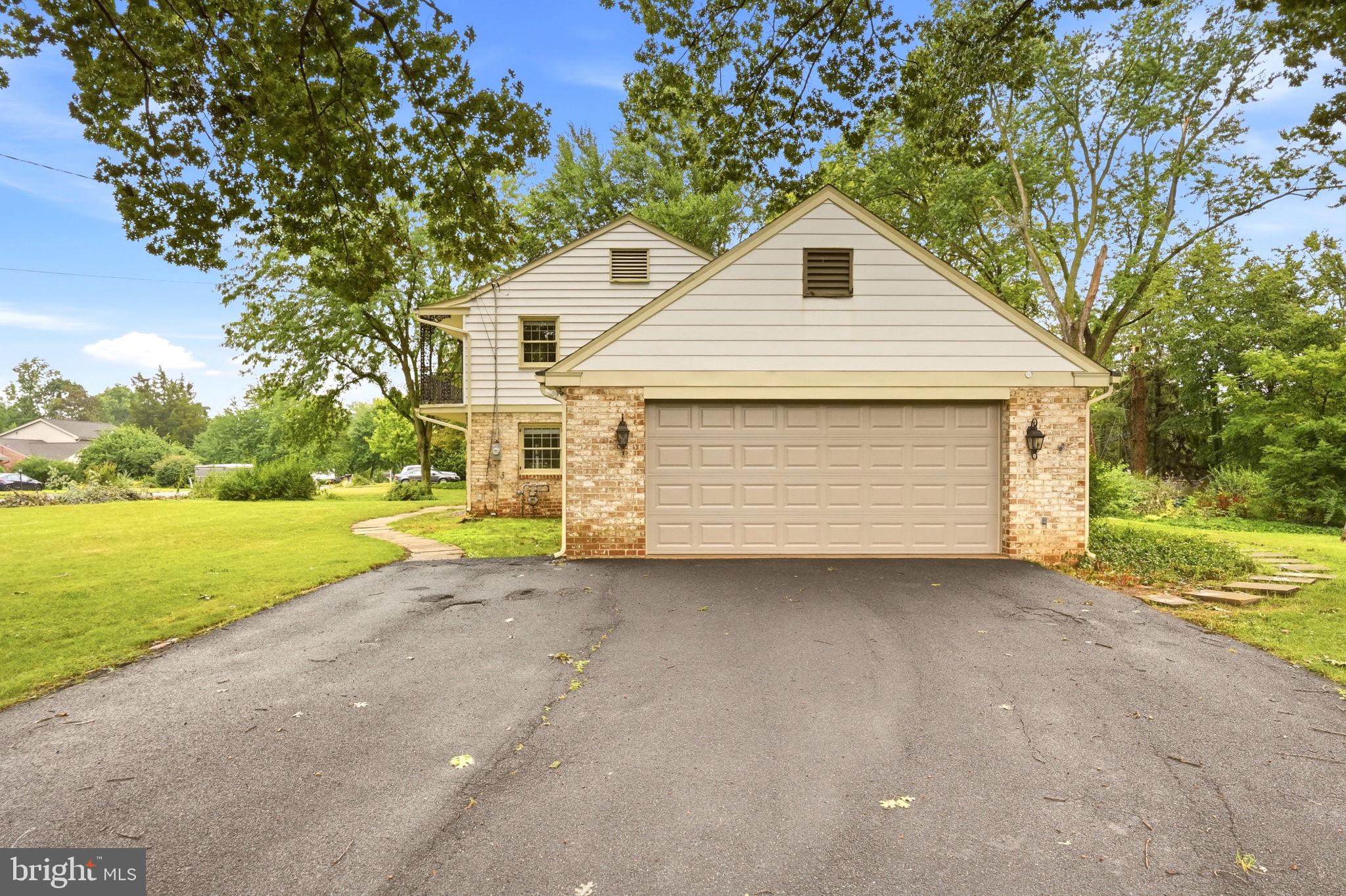 COUNTRY CLUB ESTATES - Residential