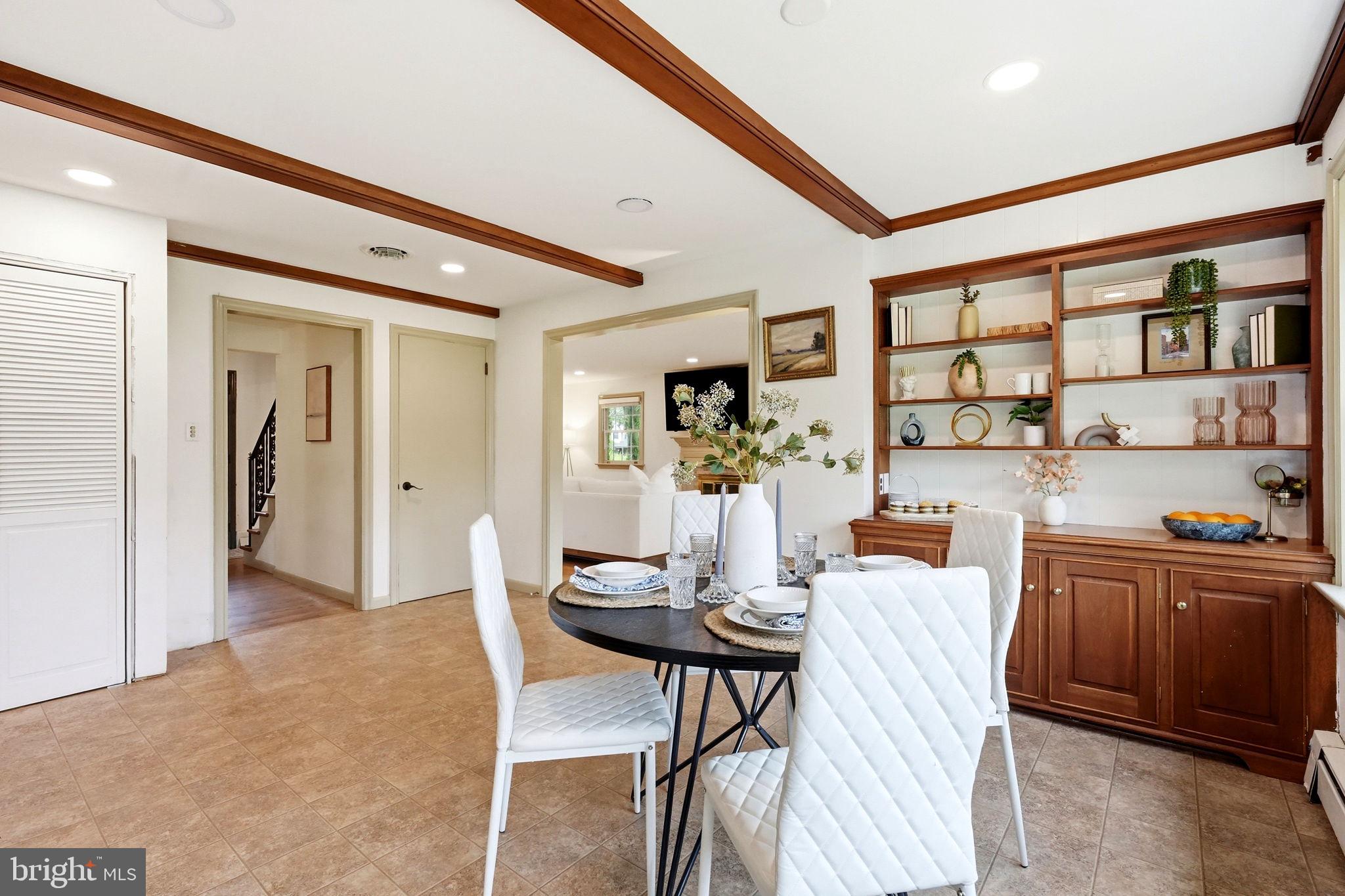 COUNTRY CLUB ESTATES - Residential