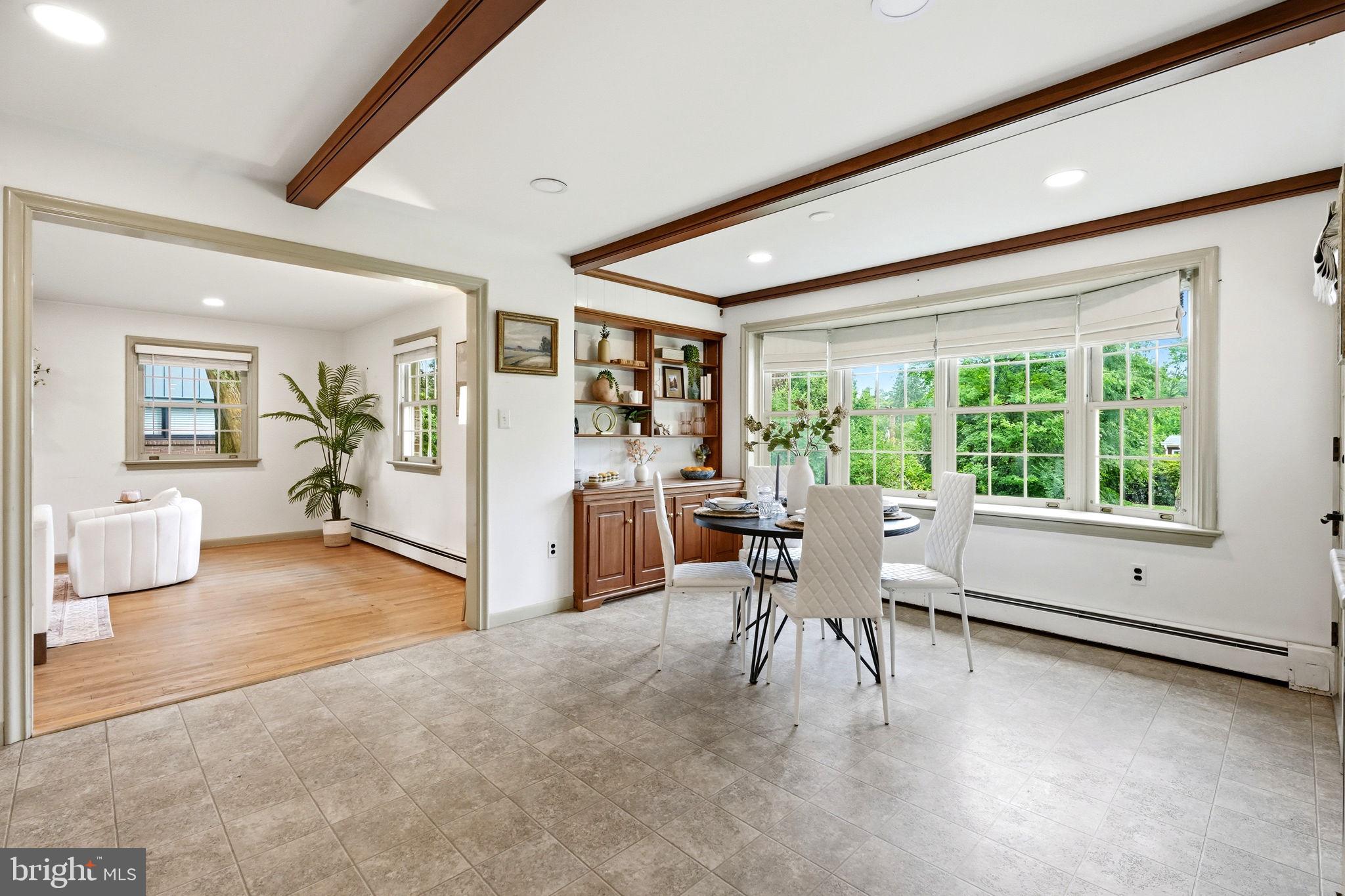COUNTRY CLUB ESTATES - Residential