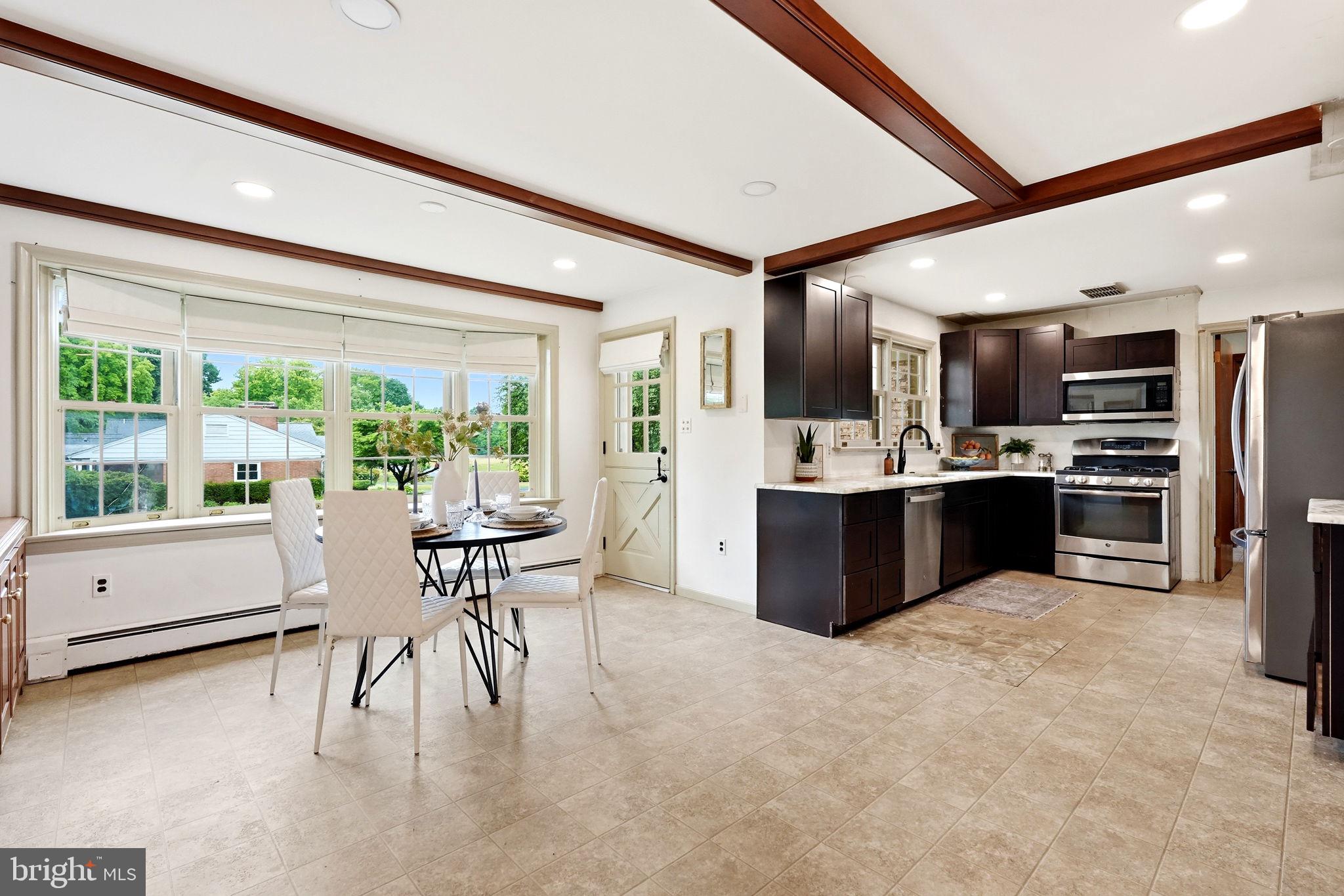 COUNTRY CLUB ESTATES - Residential
