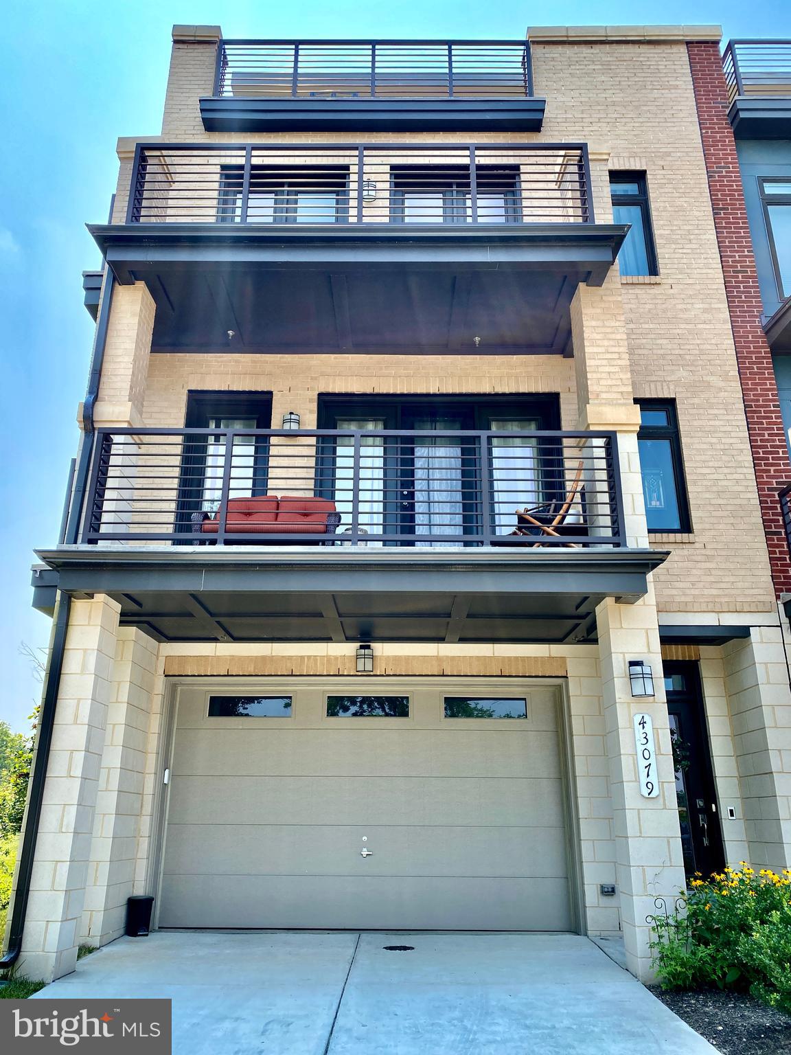 ASHBURN OVERLOOK - Residential Lease