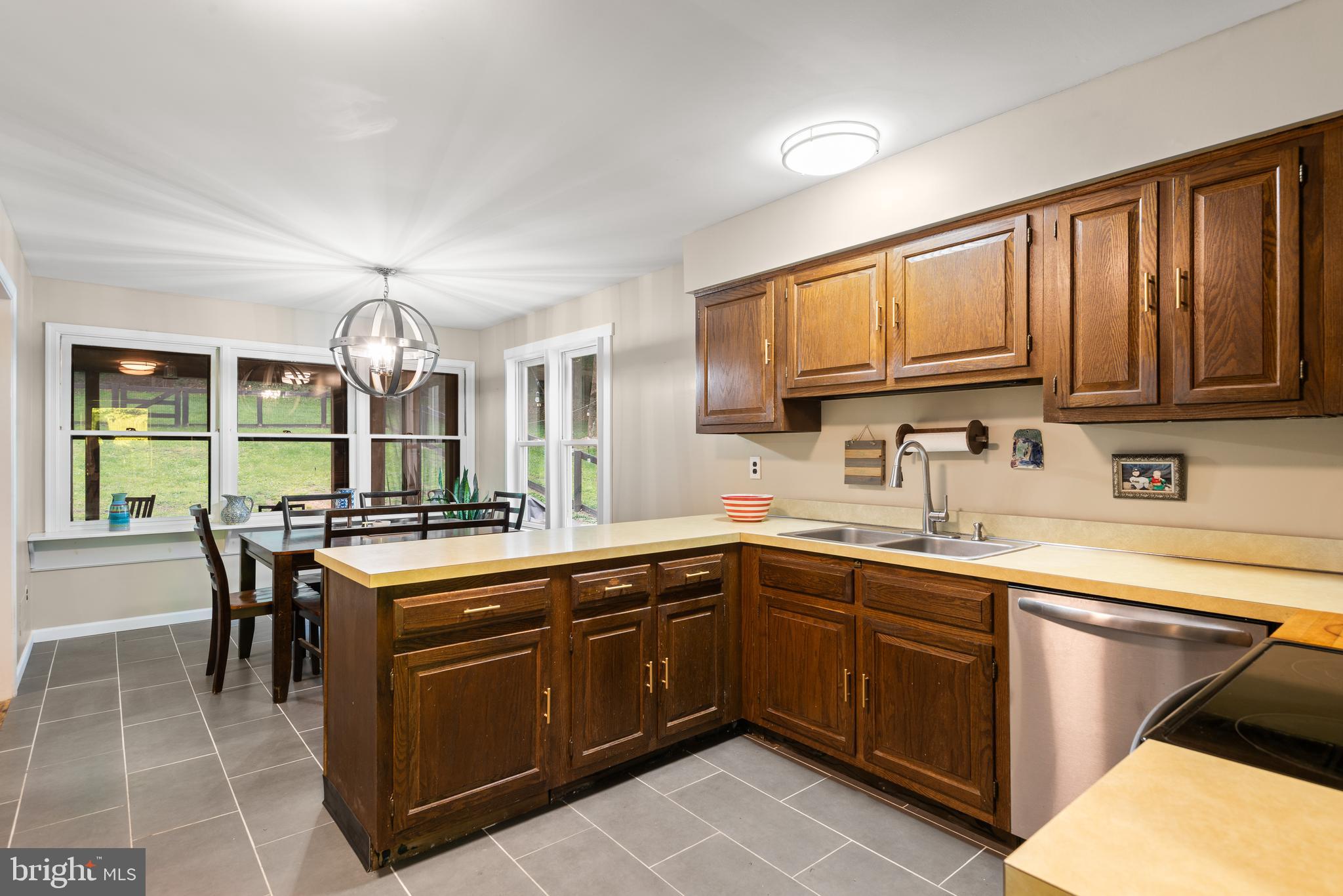 HUNTVIEW AT HORSES - Residential