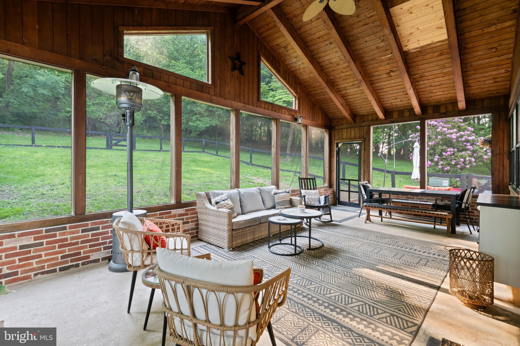 HUNTVIEW AT HORSES - Residential