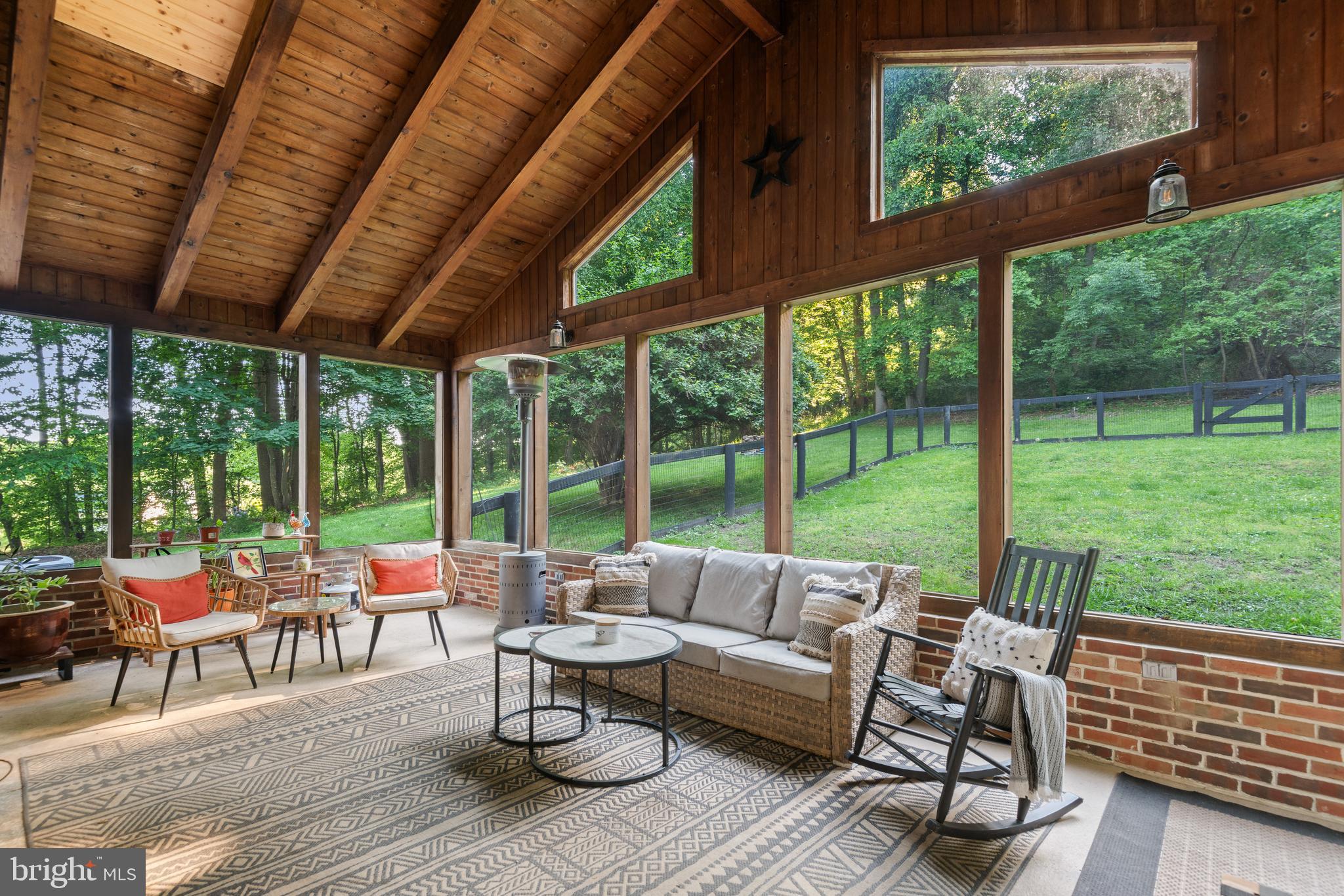 HUNTVIEW AT HORSES - Residential