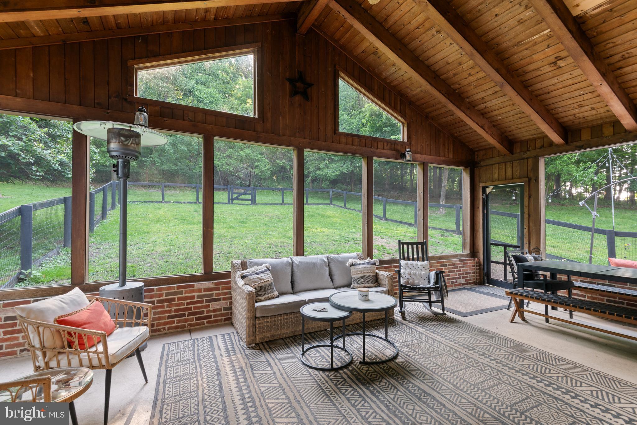HUNTVIEW AT HORSES - Residential