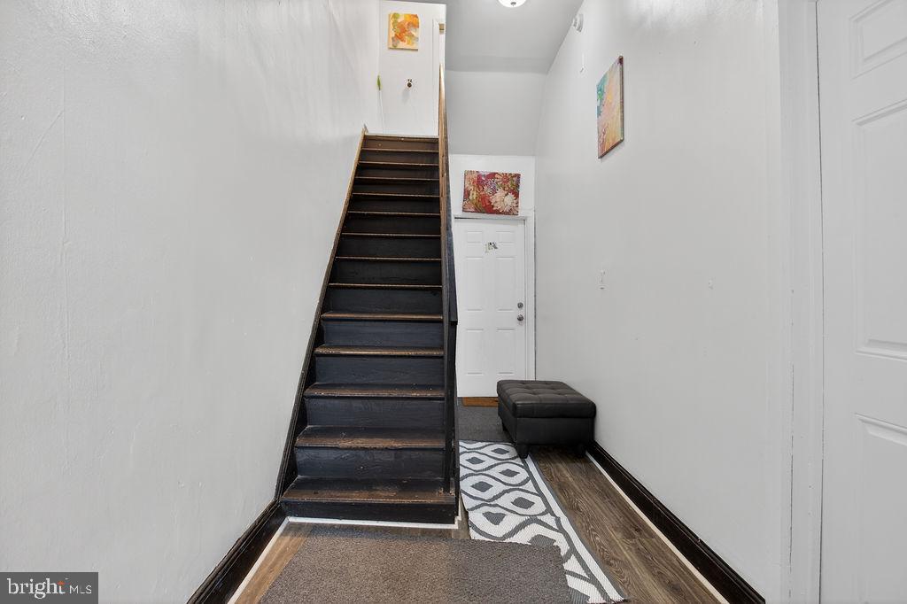 PHILADELPHIA (WEST) - Commercial Sale