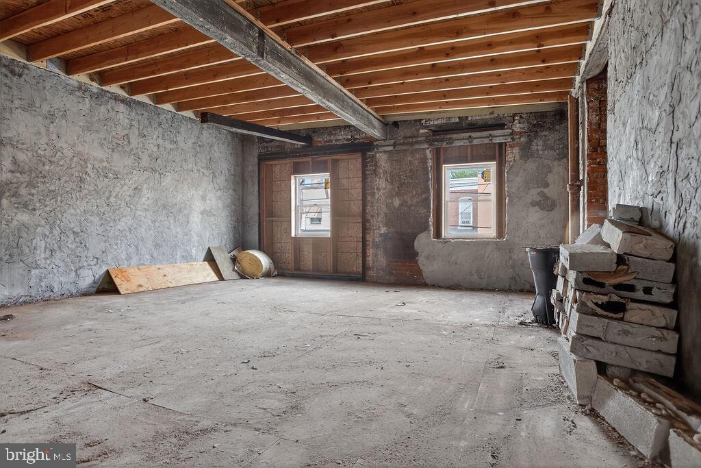 PHILADELPHIA (WEST) - Commercial Sale