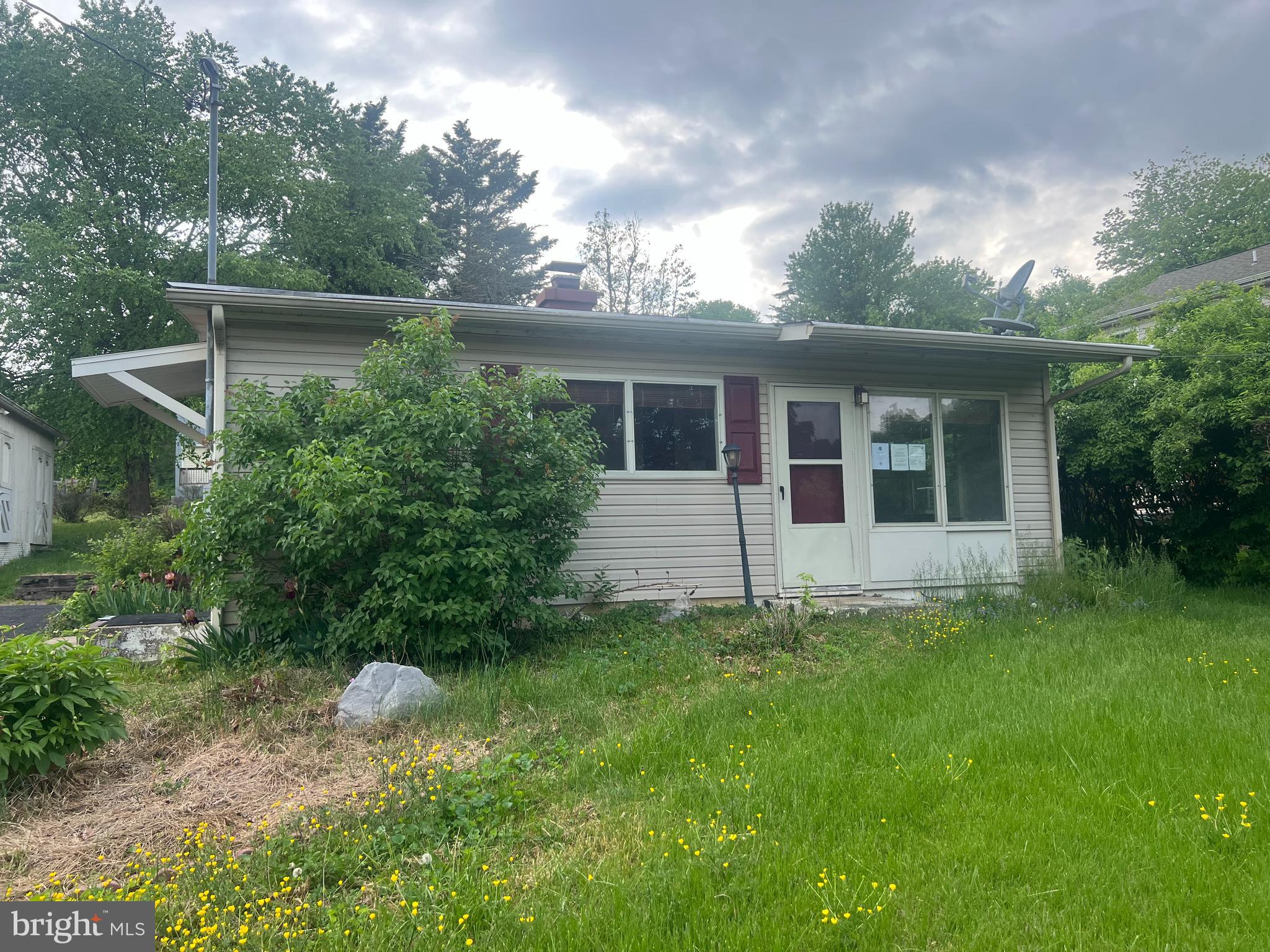 Dreaming of a cottage with convenient access to the water in a secluded location.  Wait no more.  The cozy 2 bedroom 1 bath home is situated on .25 acres in the Carpenters Point community.  Home is all one level and a step saving layout.  Large yard with back pation and oversized garden shed.  Driveway has room for 4+ cars.  Take a look at the pics and the location and make your appointment today.  All this for under 200K!