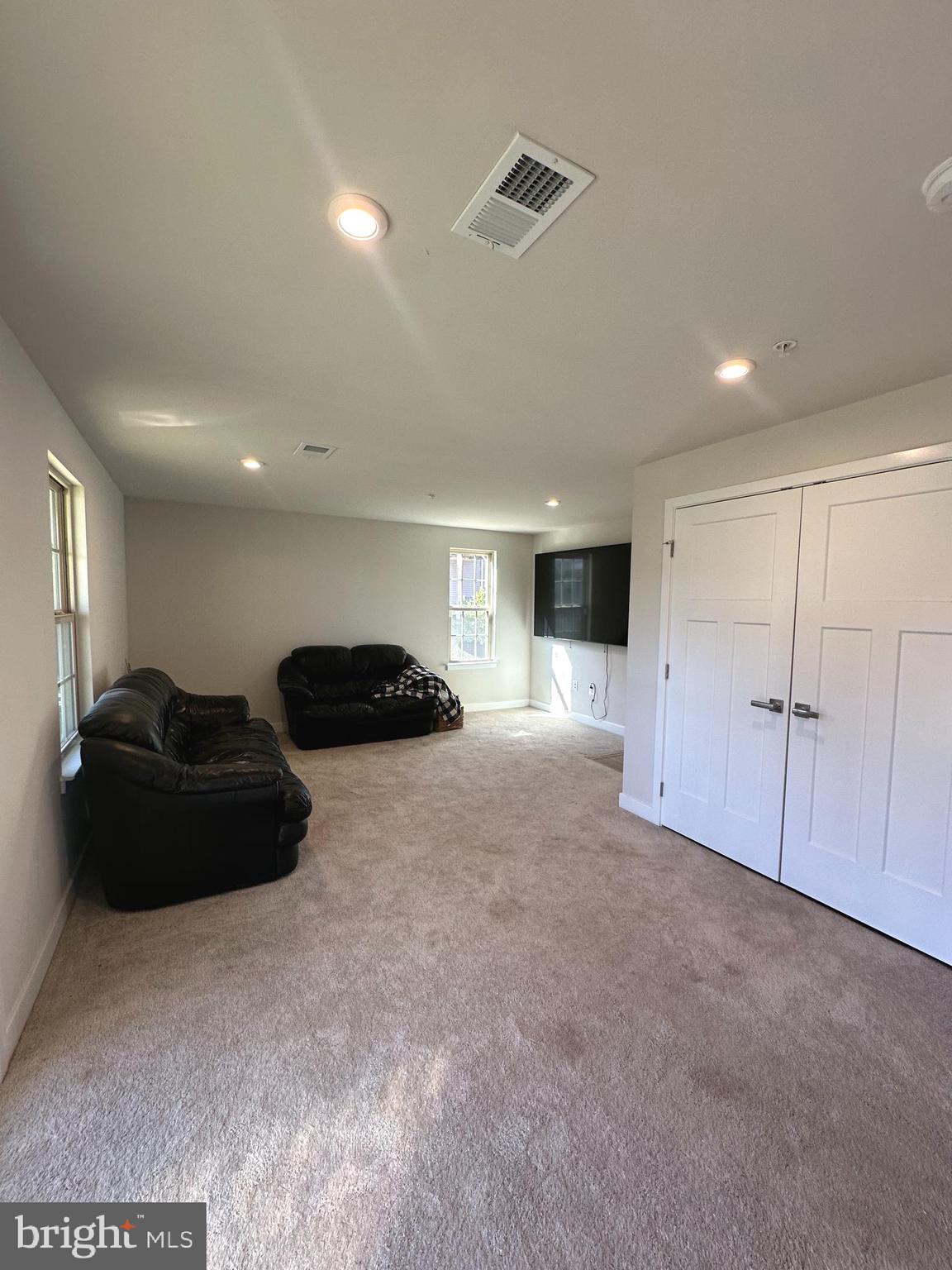ARMSTRONG VILLAGE - Residential Lease