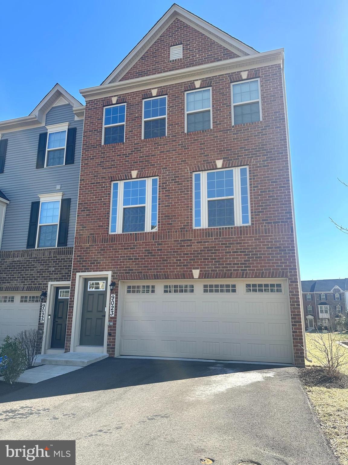 ARMSTRONG VILLAGE - Residential Lease