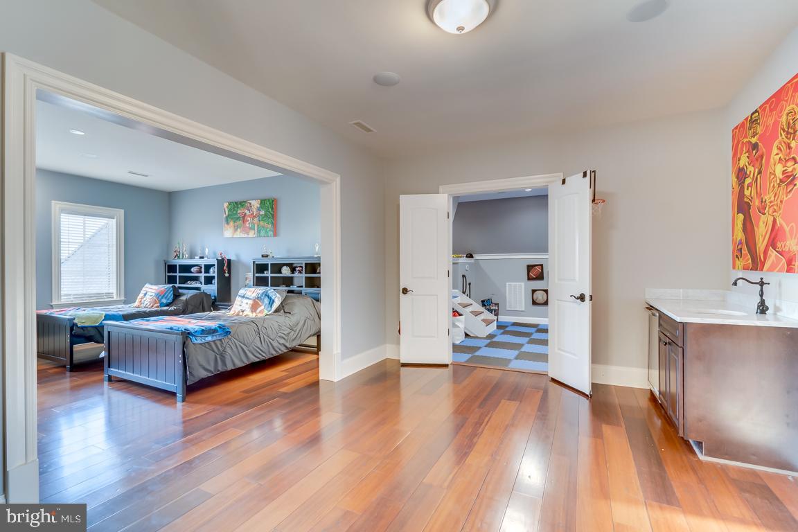 CREIGHTON FARMS - Residential