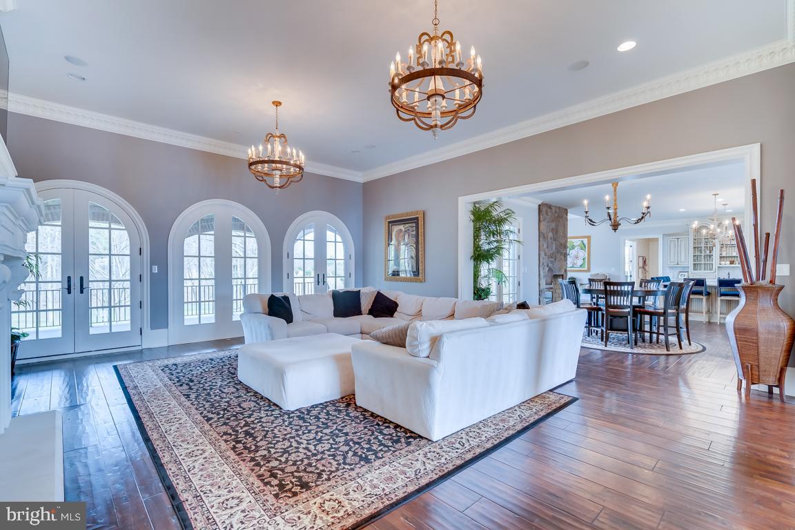 CREIGHTON FARMS - Residential