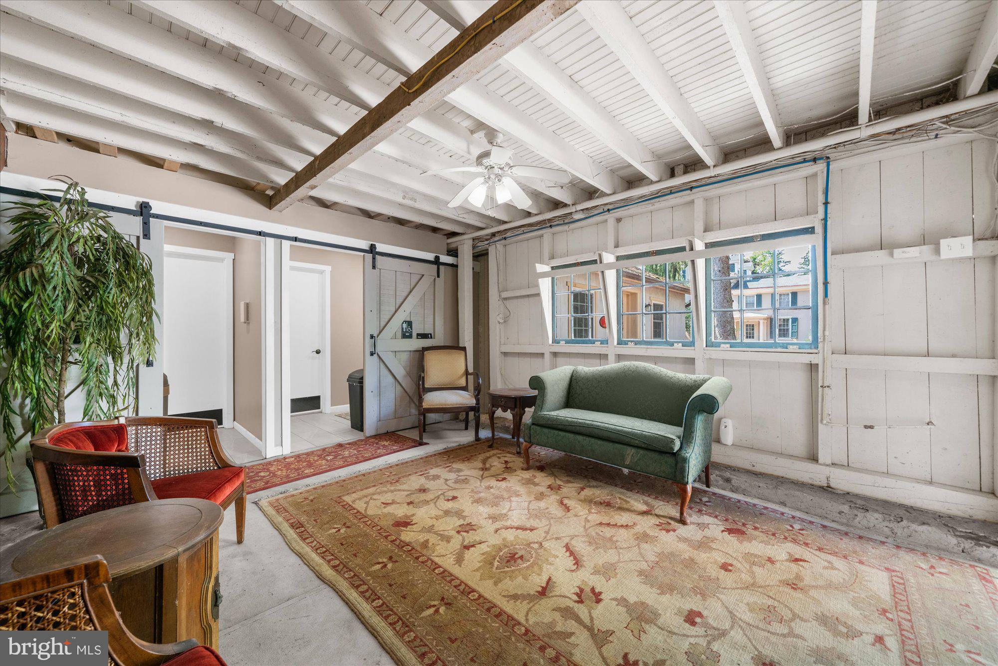 BUCKINGHAM - Commercial Sale