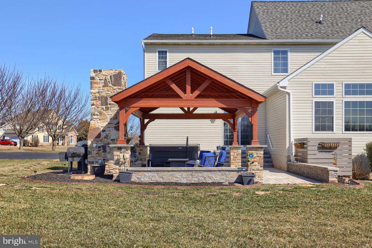OLDE FIELD - Residential
