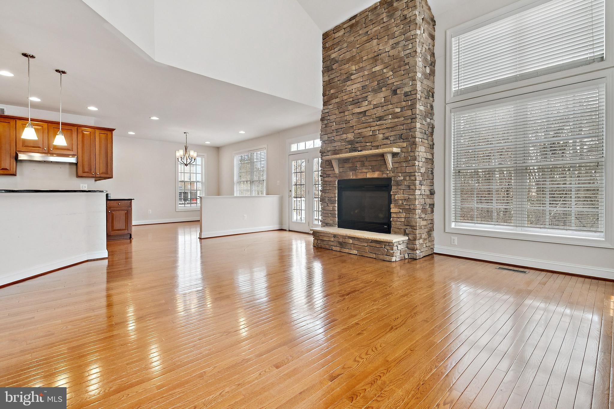 VICTORIA LANDING - Residential