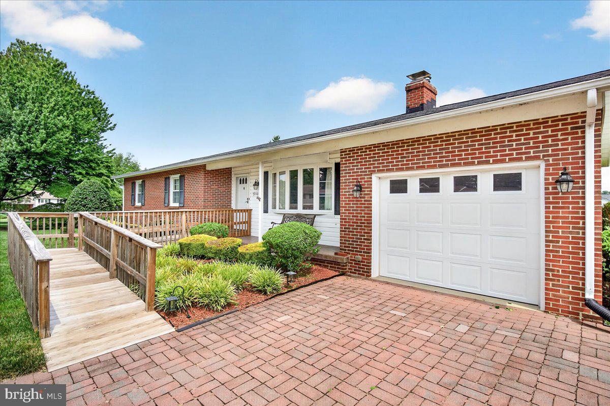 CLOVER HILL - Residential