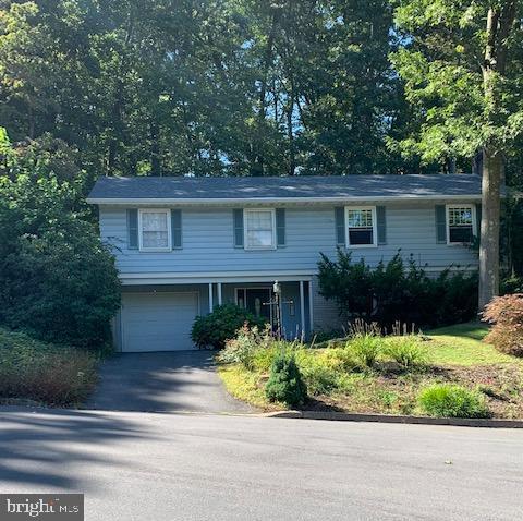 Come in and enjoy this cozy bi-level home in beautiful Forest Hills. This home has lots of great features.  With a full finished lower level, complete with a full bath you can entertain or use as bonus space however you need.  Enjoy the wonderful semi-open floor plan in the main level complete with hardwood flooring and large granite island. Stay comfortable with the central air in the summer and natural gas heat in the winter. Walk out onto the adorable paved patio with built in awning, and enjoy the additional yard space as well.  This home just had a new roof put on last year, and still comes with a complete 1 year home warranty.