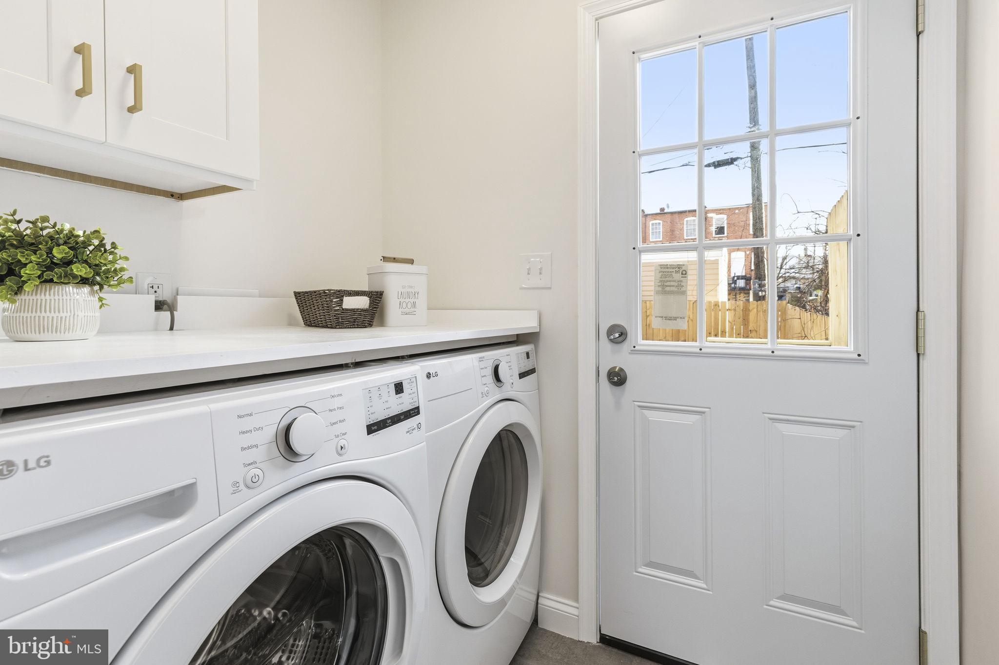 ALBEMARLE SQUARE - Residential