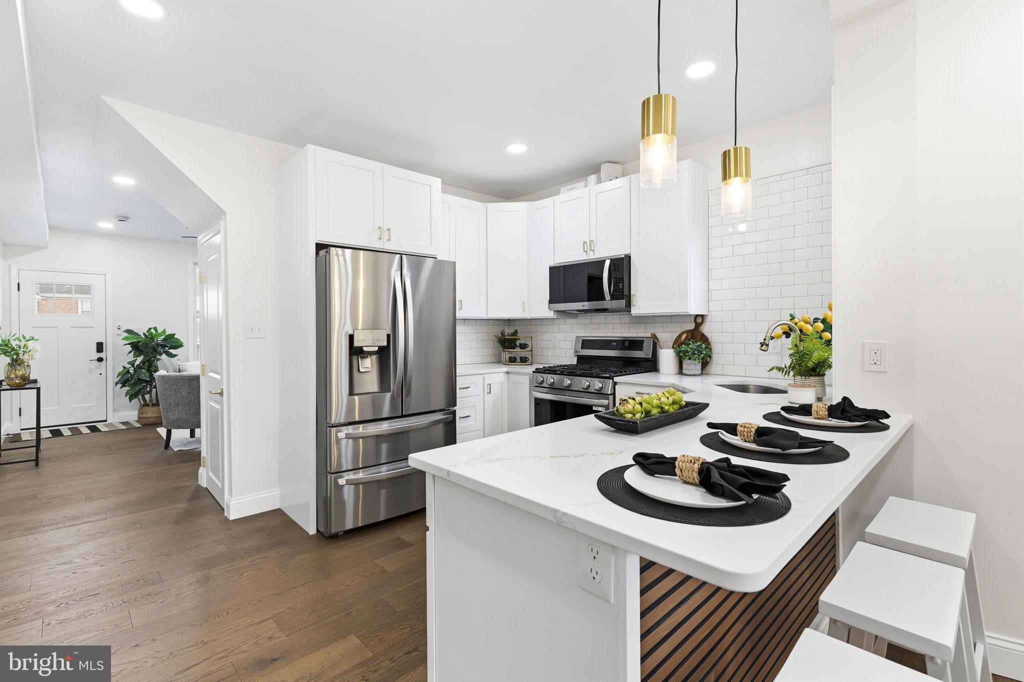 ALBEMARLE SQUARE - Residential
