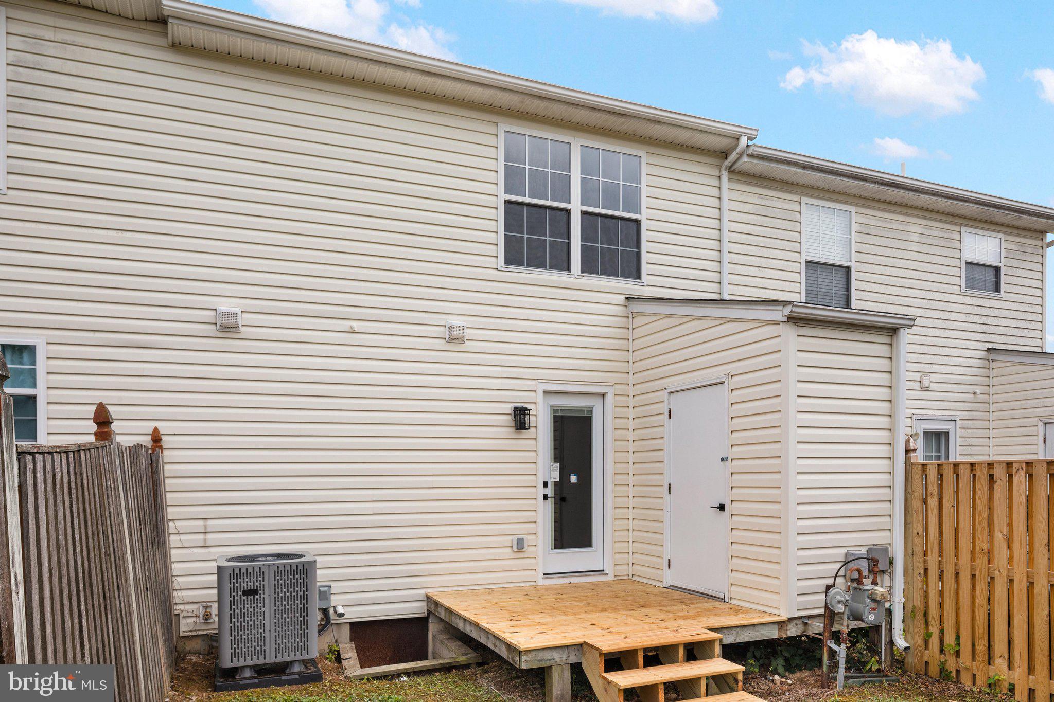 LAKEVIEW TOWNHOUSES - Residential