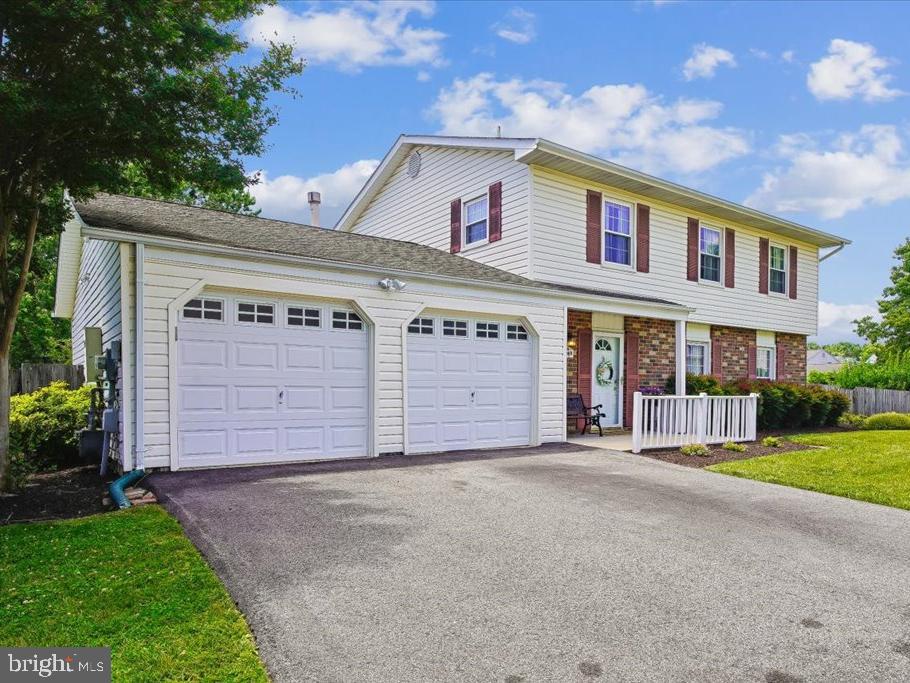 FOUR SEASONS ESTATES - Residential
