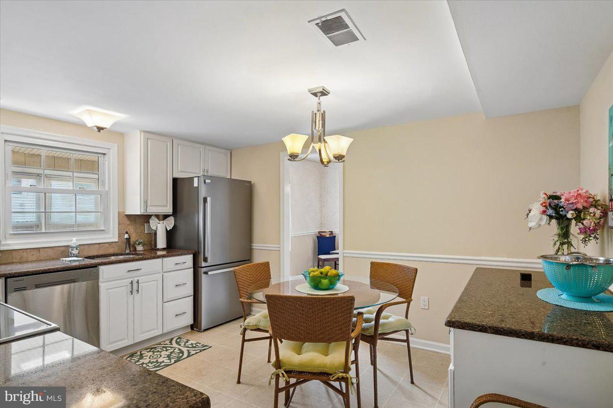 FOUR SEASONS ESTATES - Residential