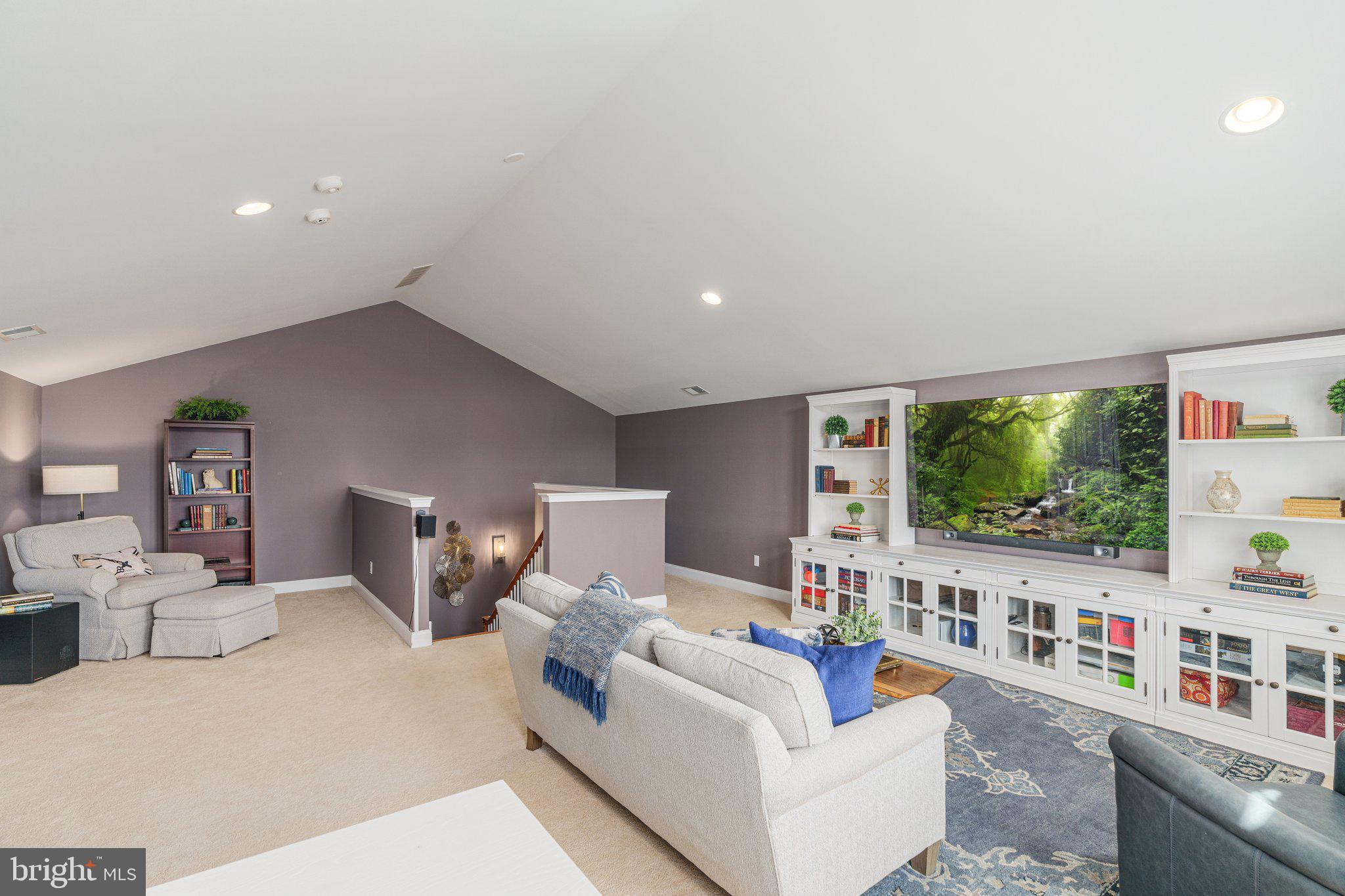 NEWTOWN WALK - Residential