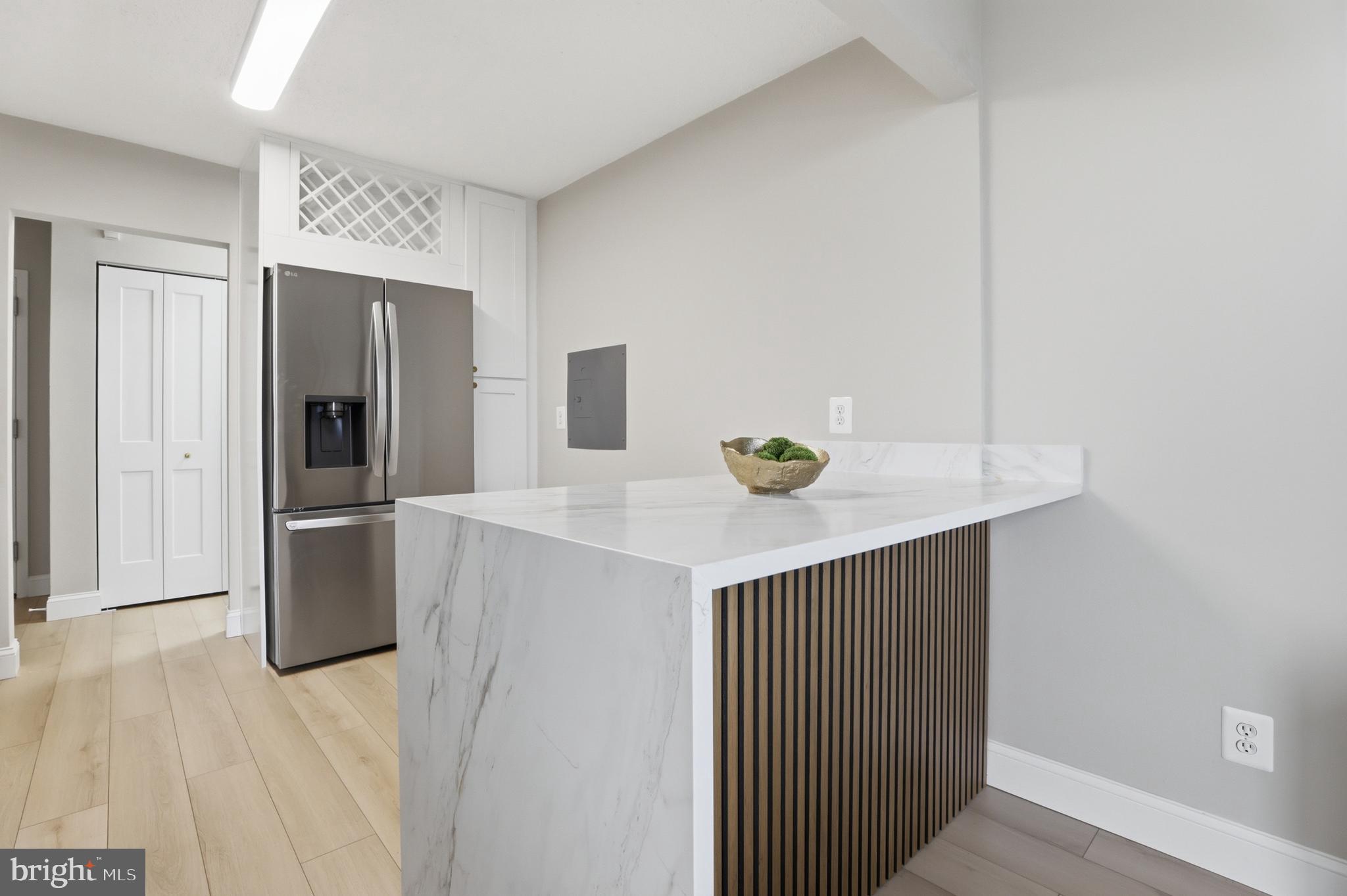 IDYLWOOD TOWERS CONDO - Residential