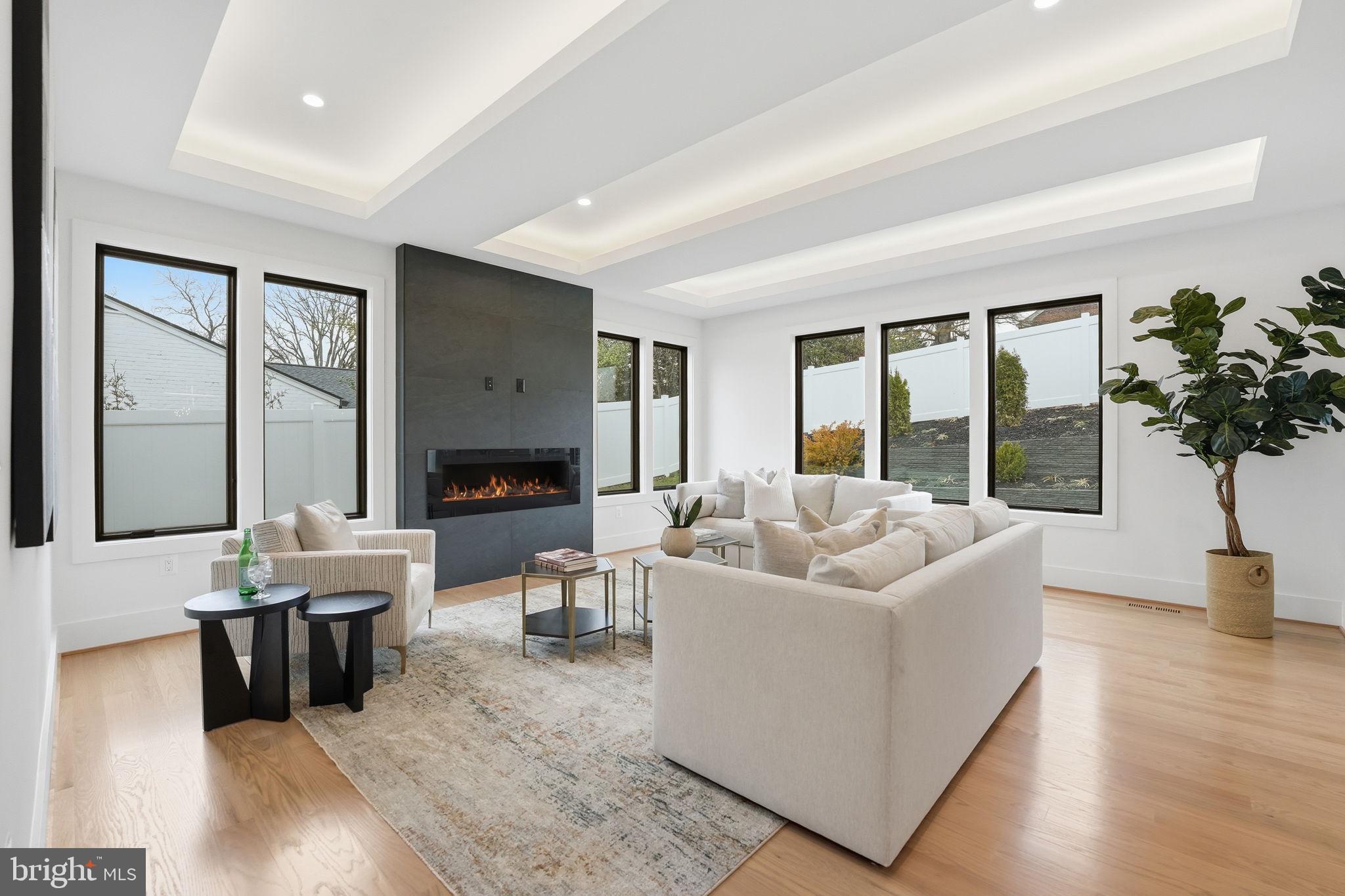 ARLINGTON RIDGE - Residential