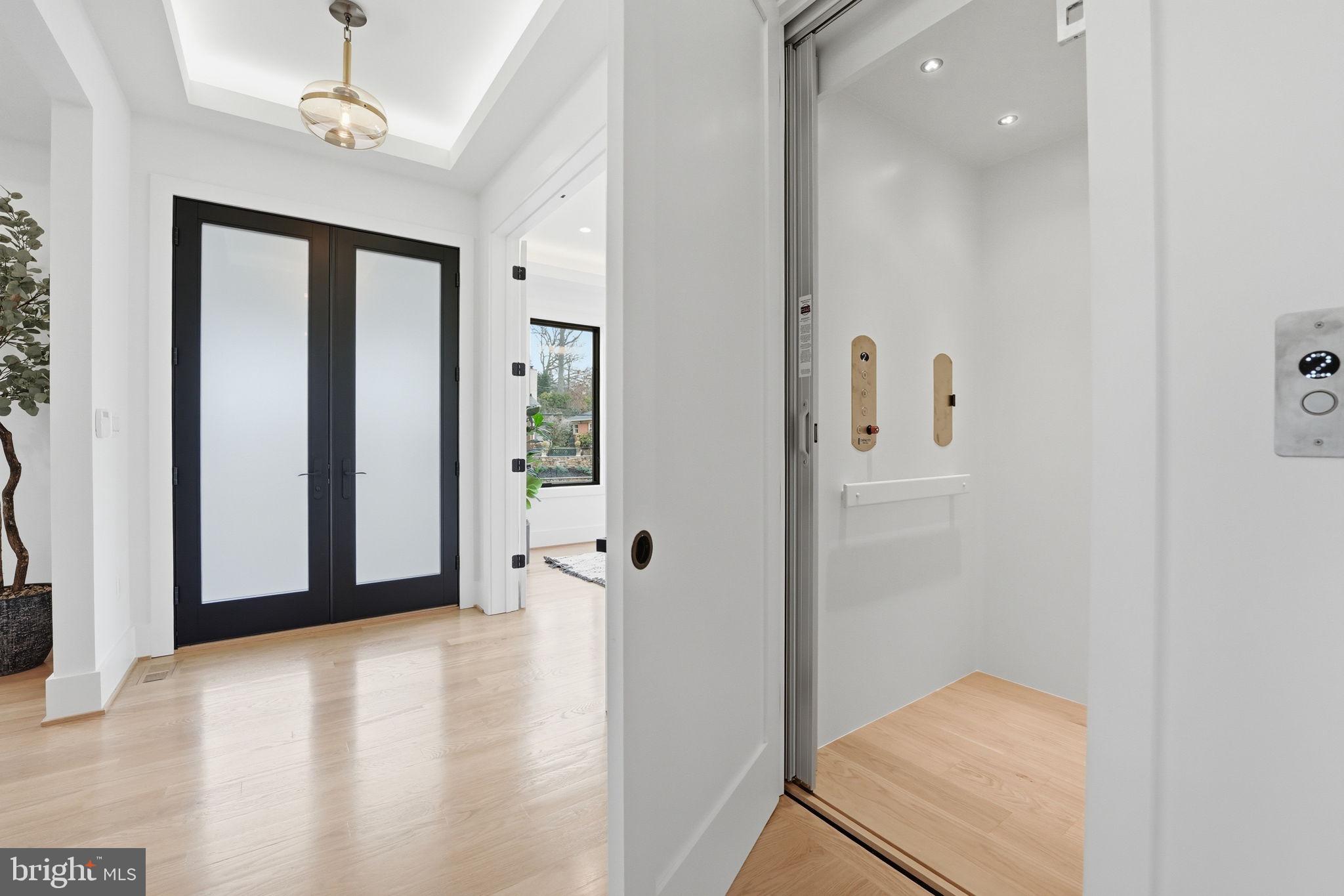 ARLINGTON RIDGE - Residential