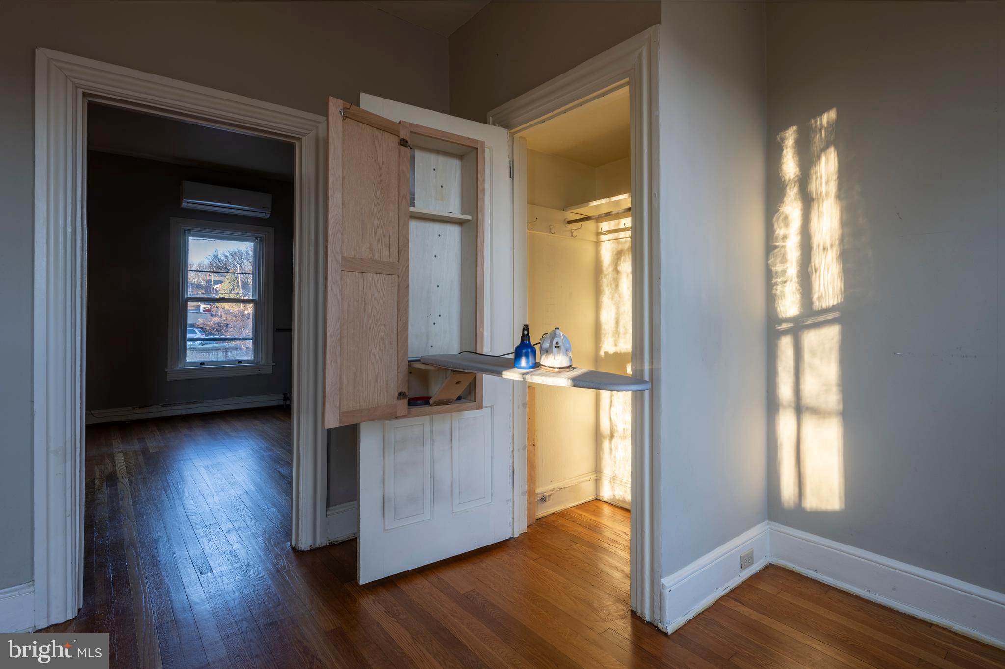 CHESTNUT HILL - Residential