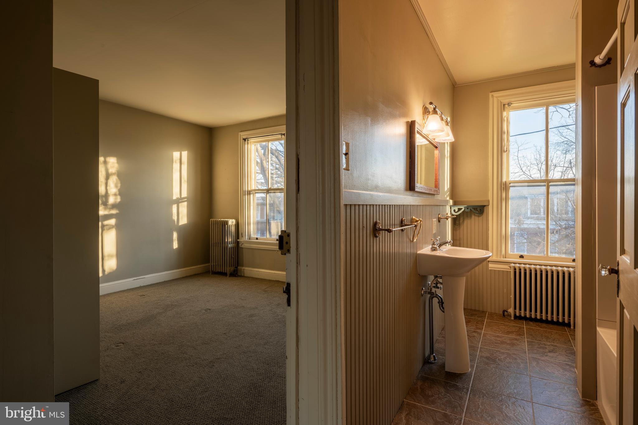 CHESTNUT HILL - Residential