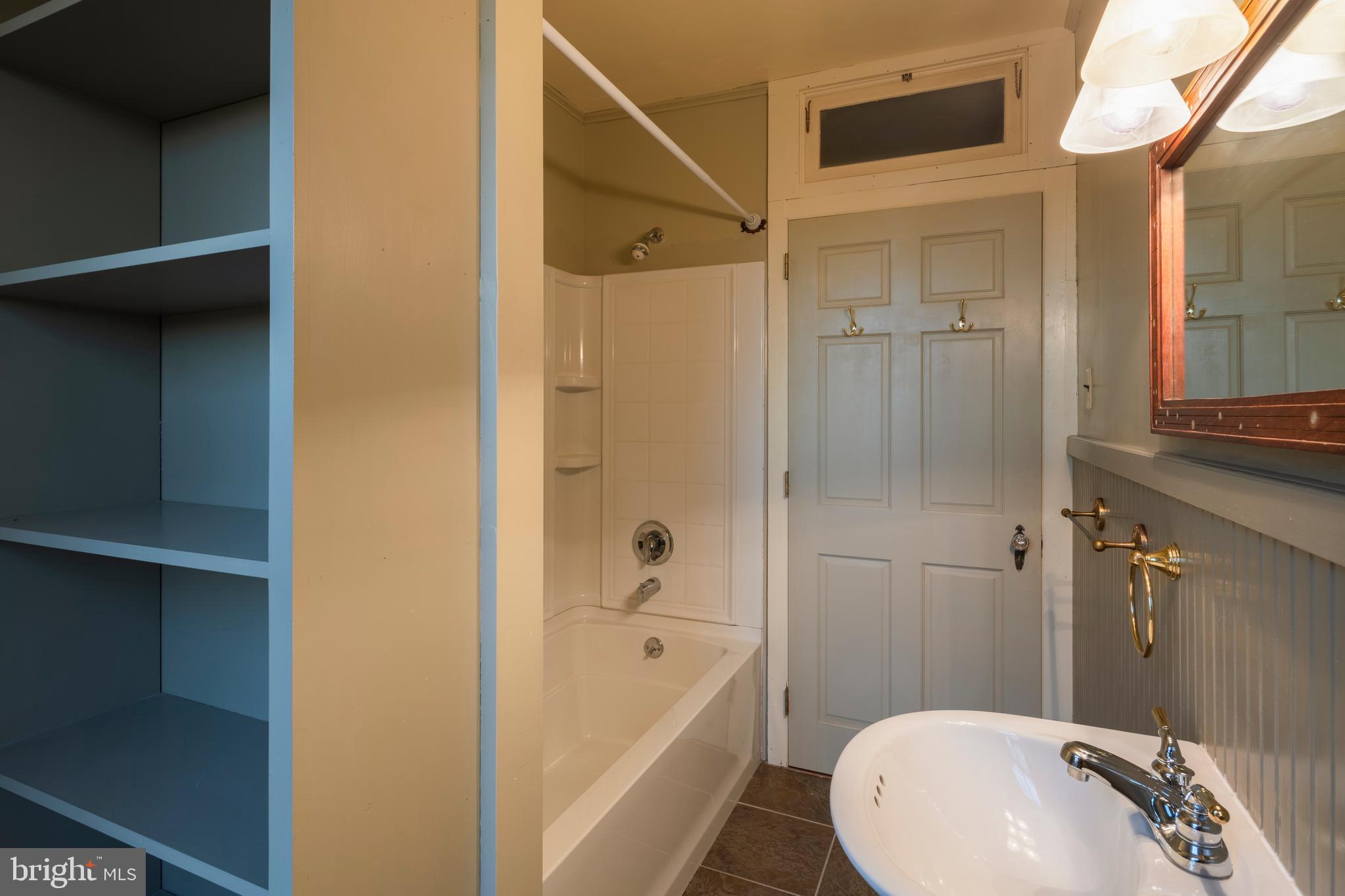 CHESTNUT HILL - Residential
