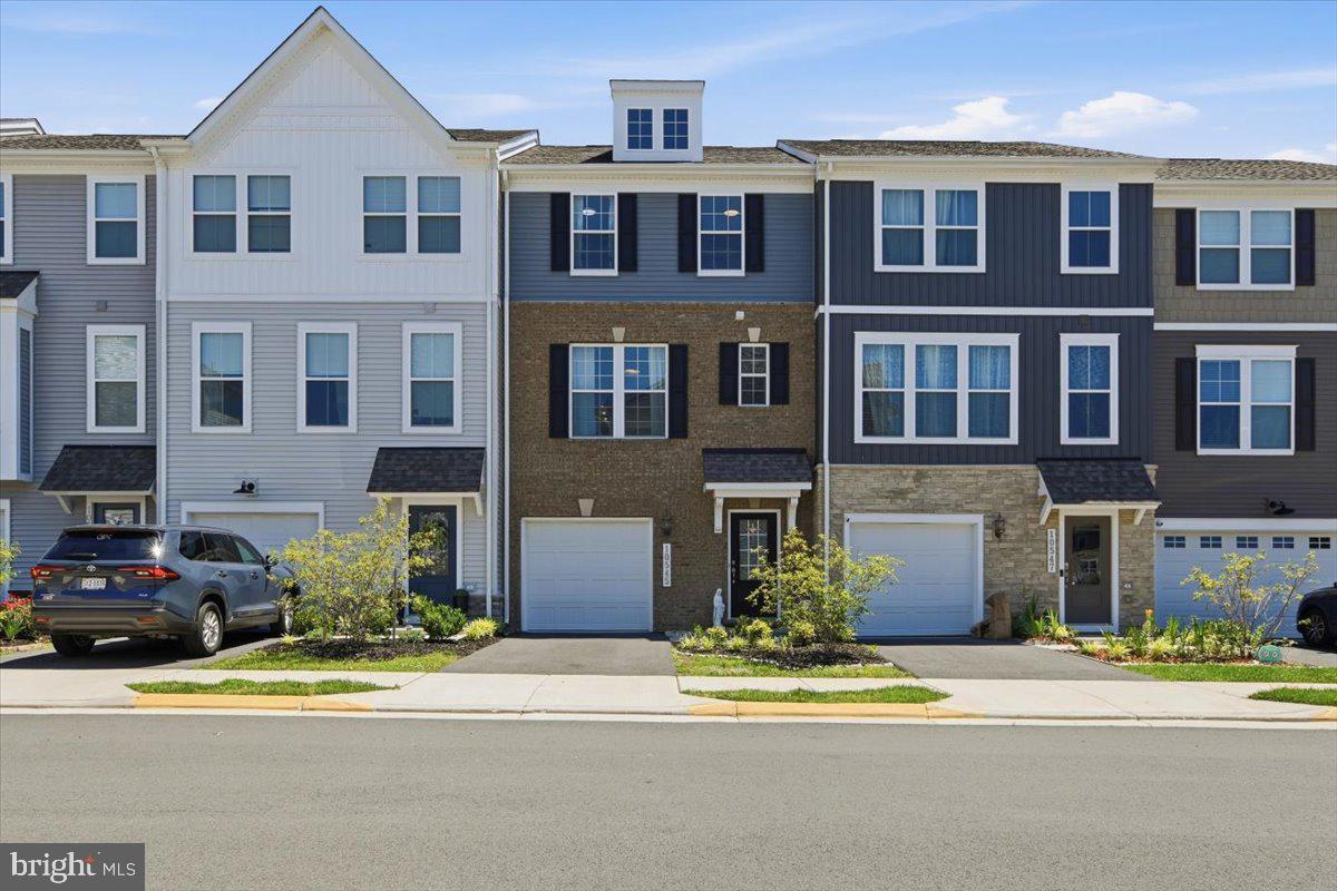 BRADLEY SQUARE - Residential