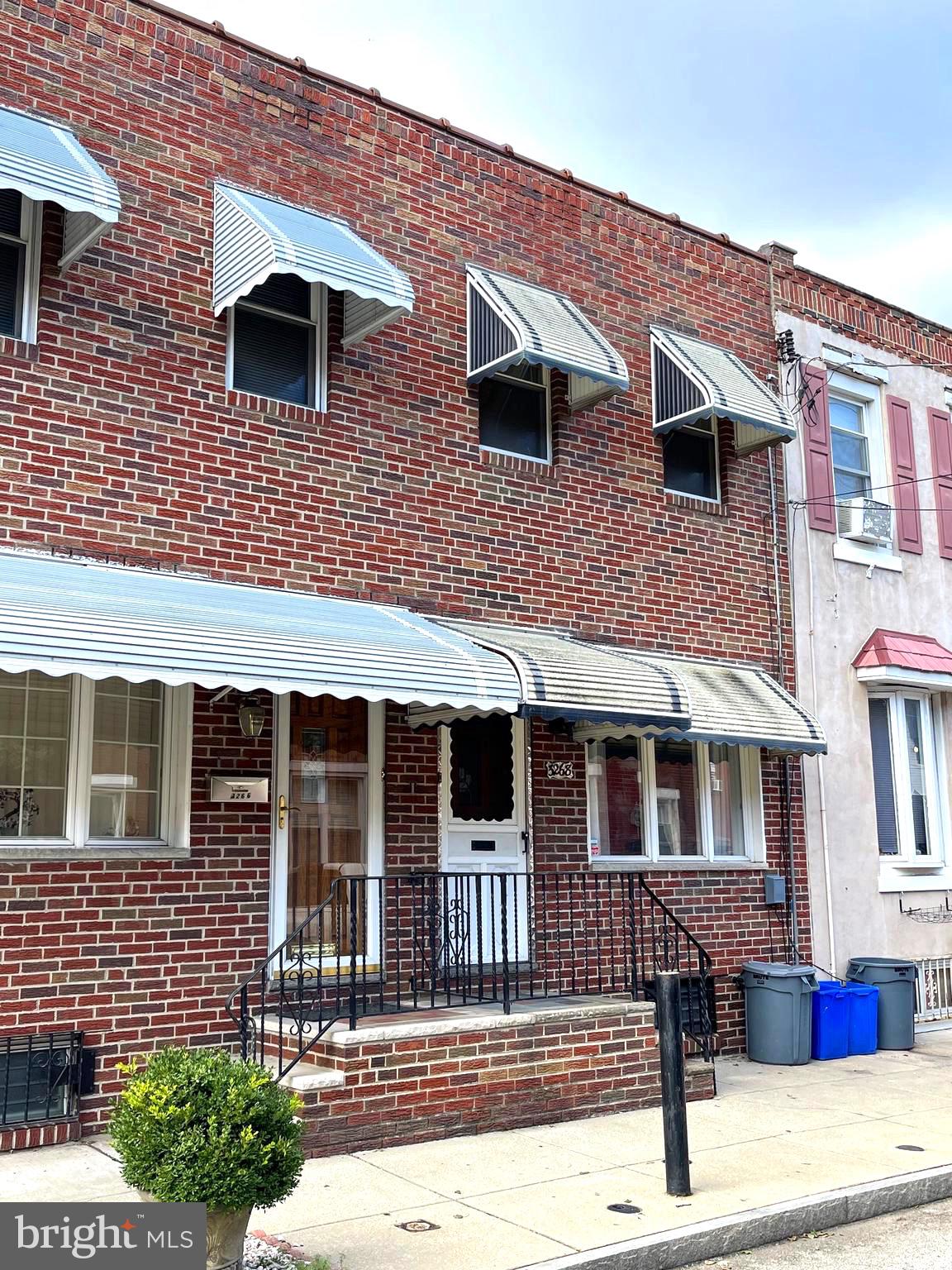 PORT RICHMOND - Residential Lease