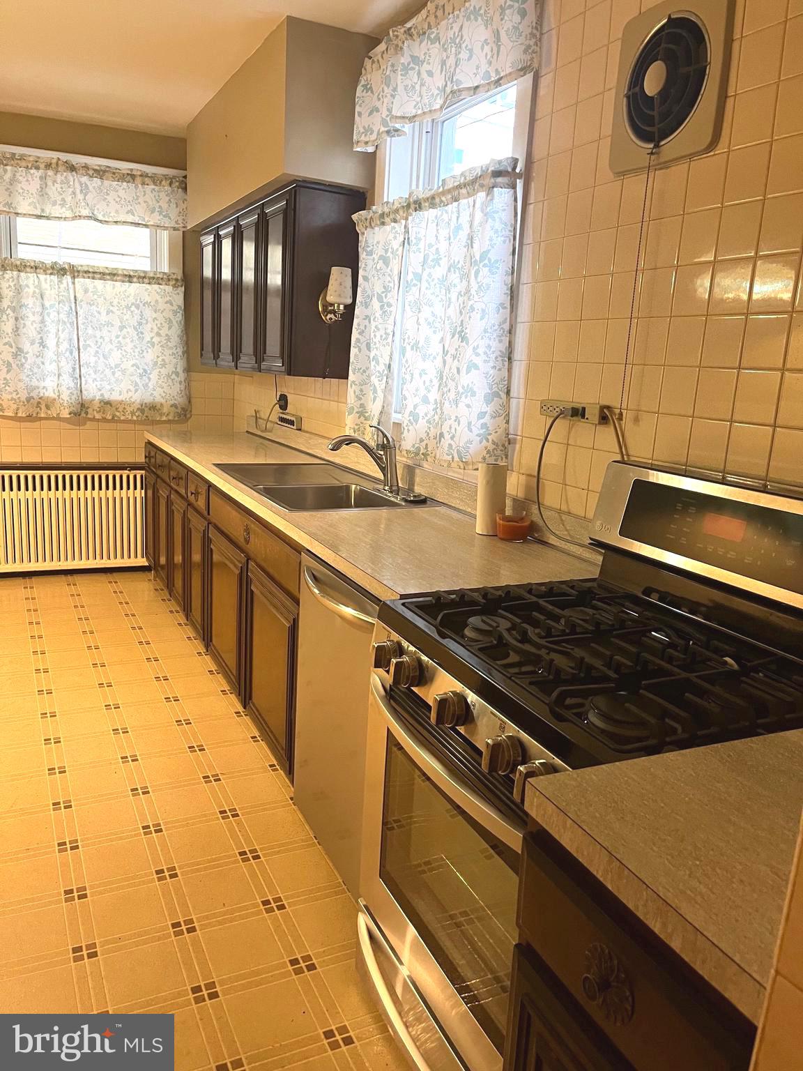 PORT RICHMOND - Residential Lease