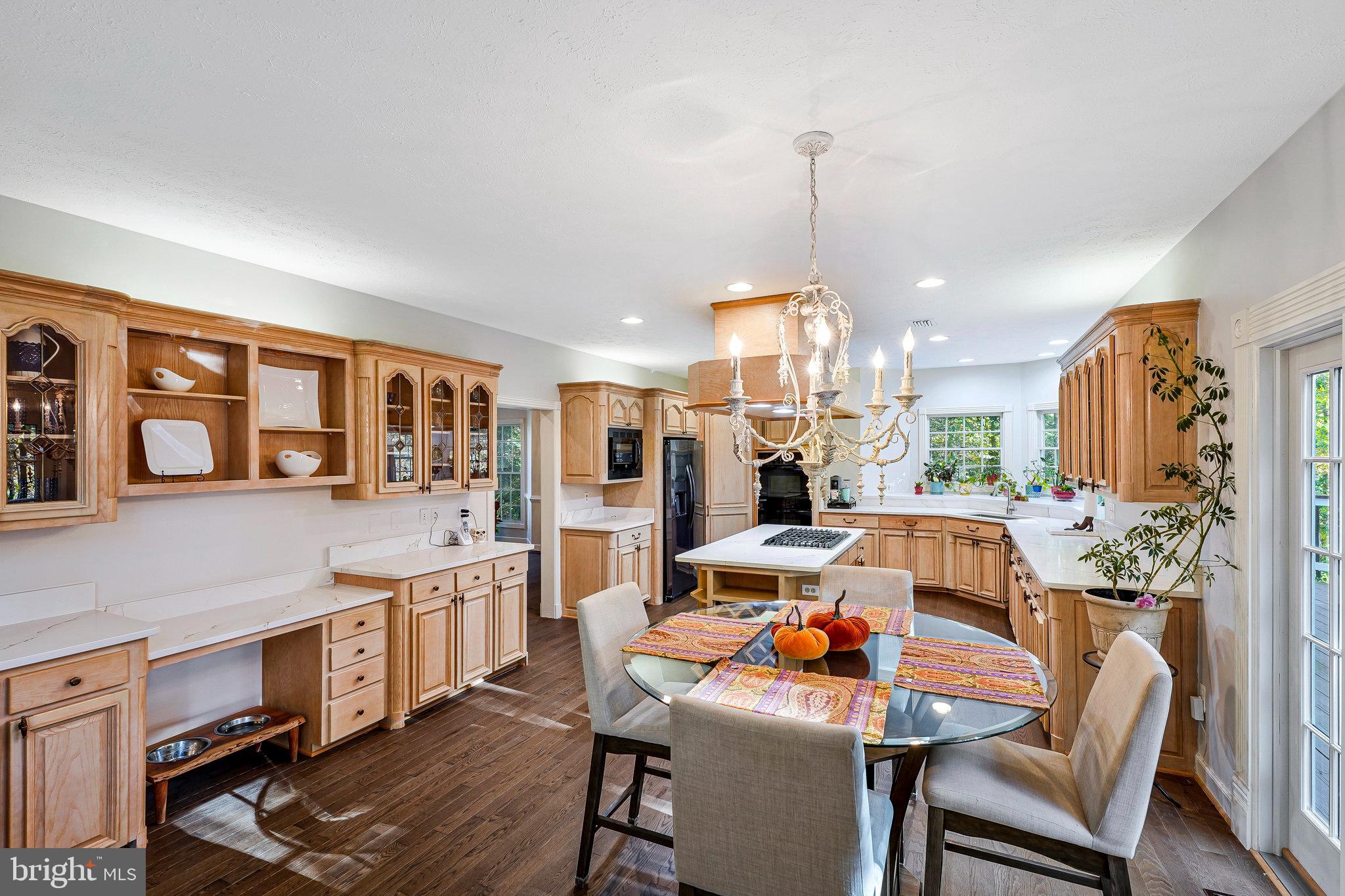 BURKE LAKE MEADOW - Residential
