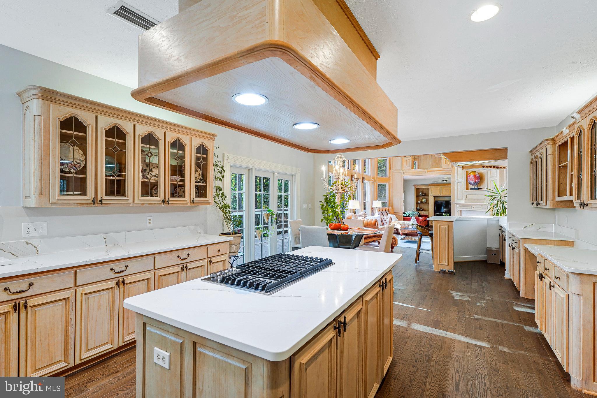 BURKE LAKE MEADOW - Residential