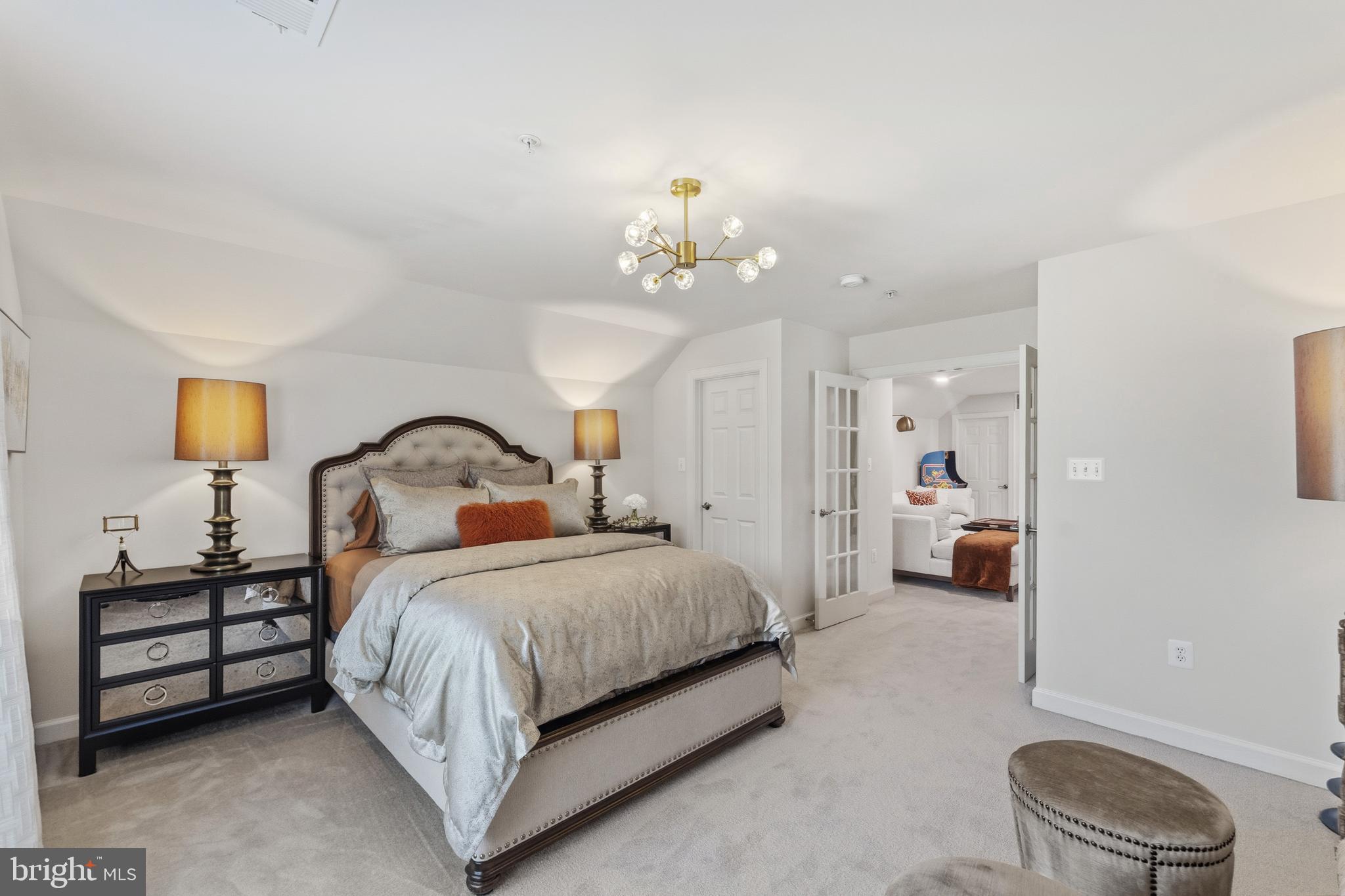 OAK CREEK - Residential