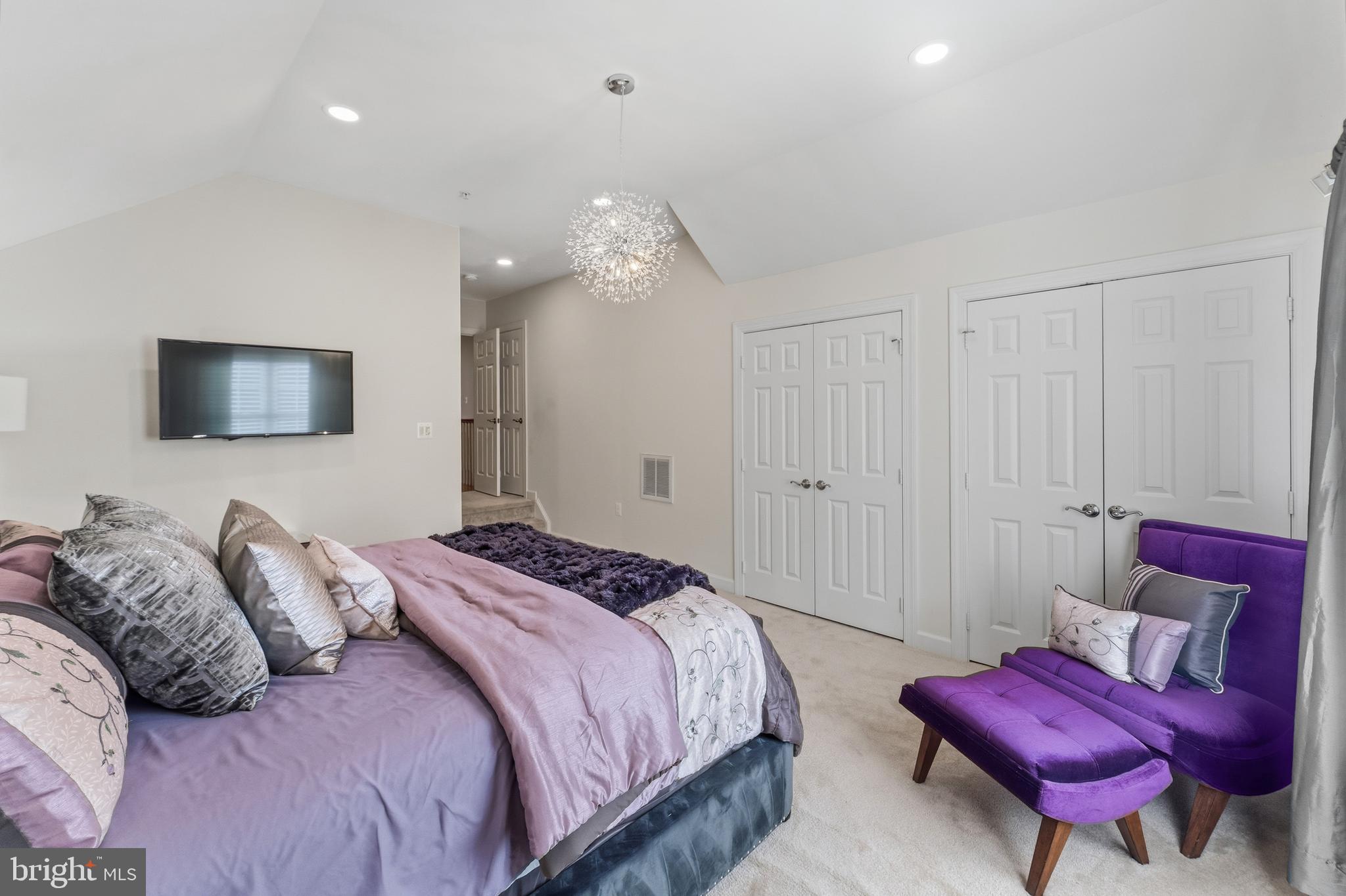 OAK CREEK - Residential